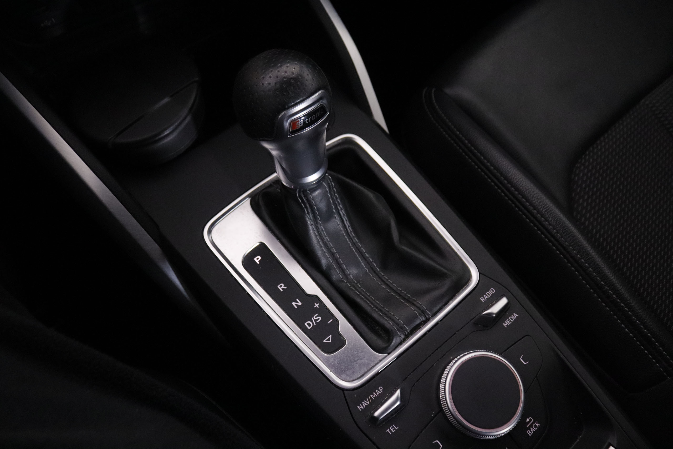 Audi Q2 1.4 TFSI S LINE STRONIC AUTO 150CV 5P # NAVY, PARKTRONIC foto 23