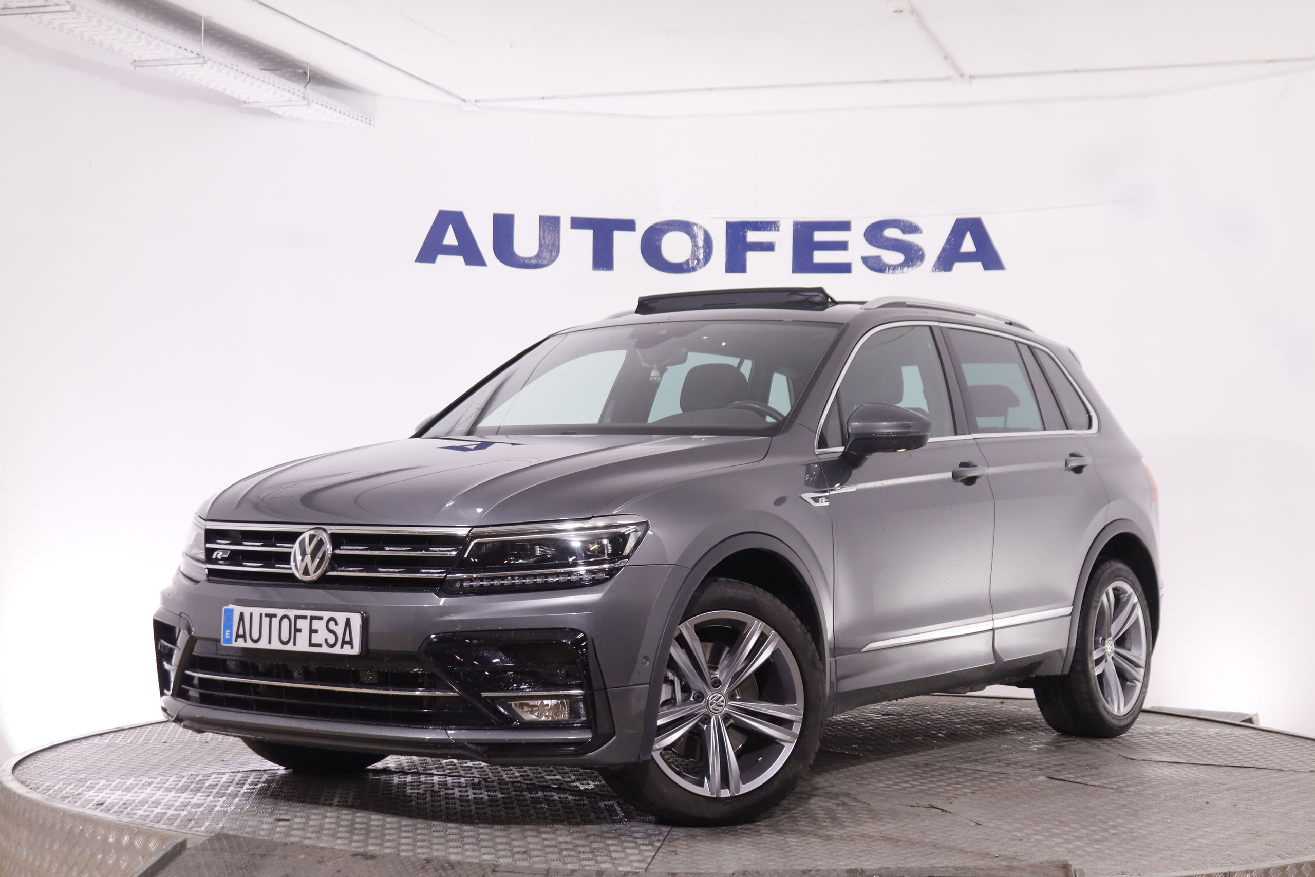 Volkswagen Tiguan TIGUAN 2.0 TSI R-LINE 4MOTION 190CV DSG 5P # , NAVY, TECHO ELECTRICO PANORAMICO, FAROS LED foto 1