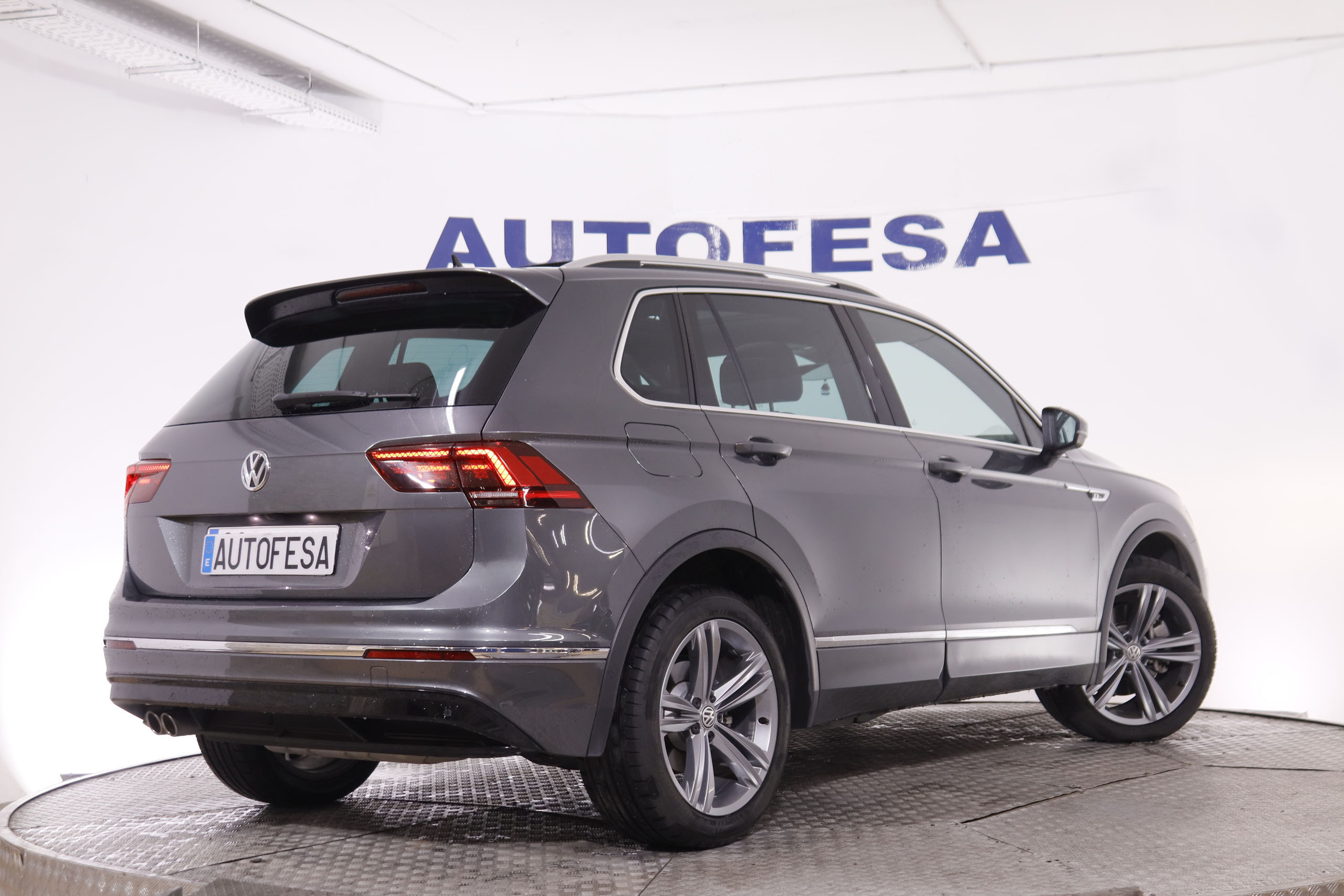 Volkswagen Tiguan TIGUAN 2.0 TSI R-LINE 4MOTION 190CV DSG 5P # , NAVY, TECHO ELECTRICO PANORAMICO, FAROS LED foto 5
