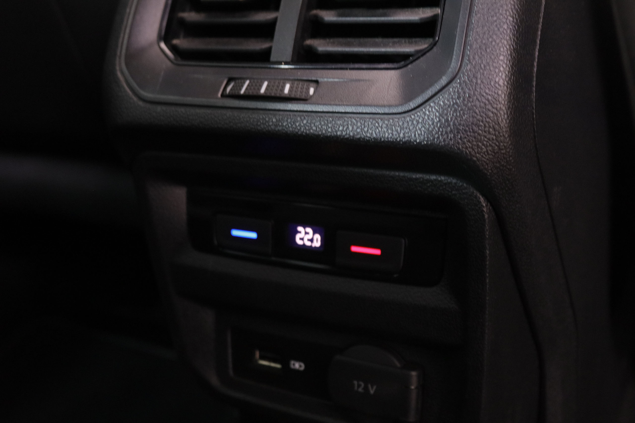 Volkswagen Tiguan TIGUAN 2.0 TSI R-LINE 4MOTION 190CV DSG 5P # , NAVY, TECHO ELECTRICO PANORAMICO, FAROS LED foto 27