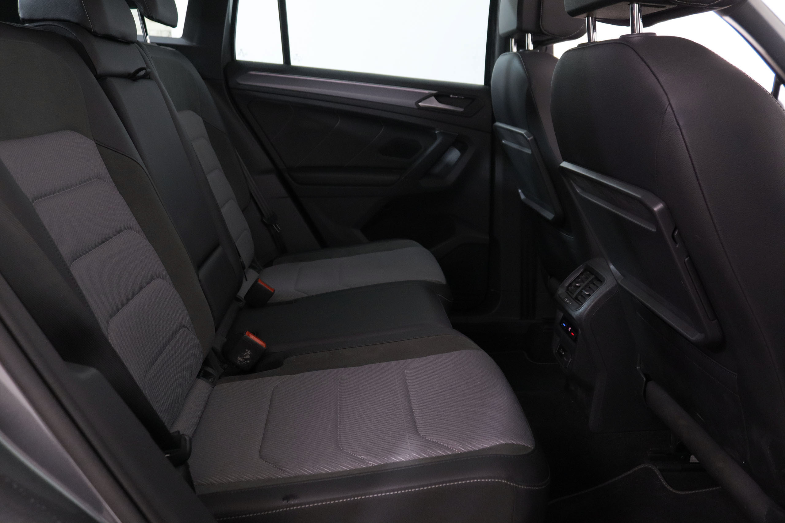 Volkswagen Tiguan TIGUAN 2.0 TSI R-LINE 4MOTION 190CV DSG 5P # , NAVY, TECHO ELECTRICO PANORAMICO, FAROS LED foto 32