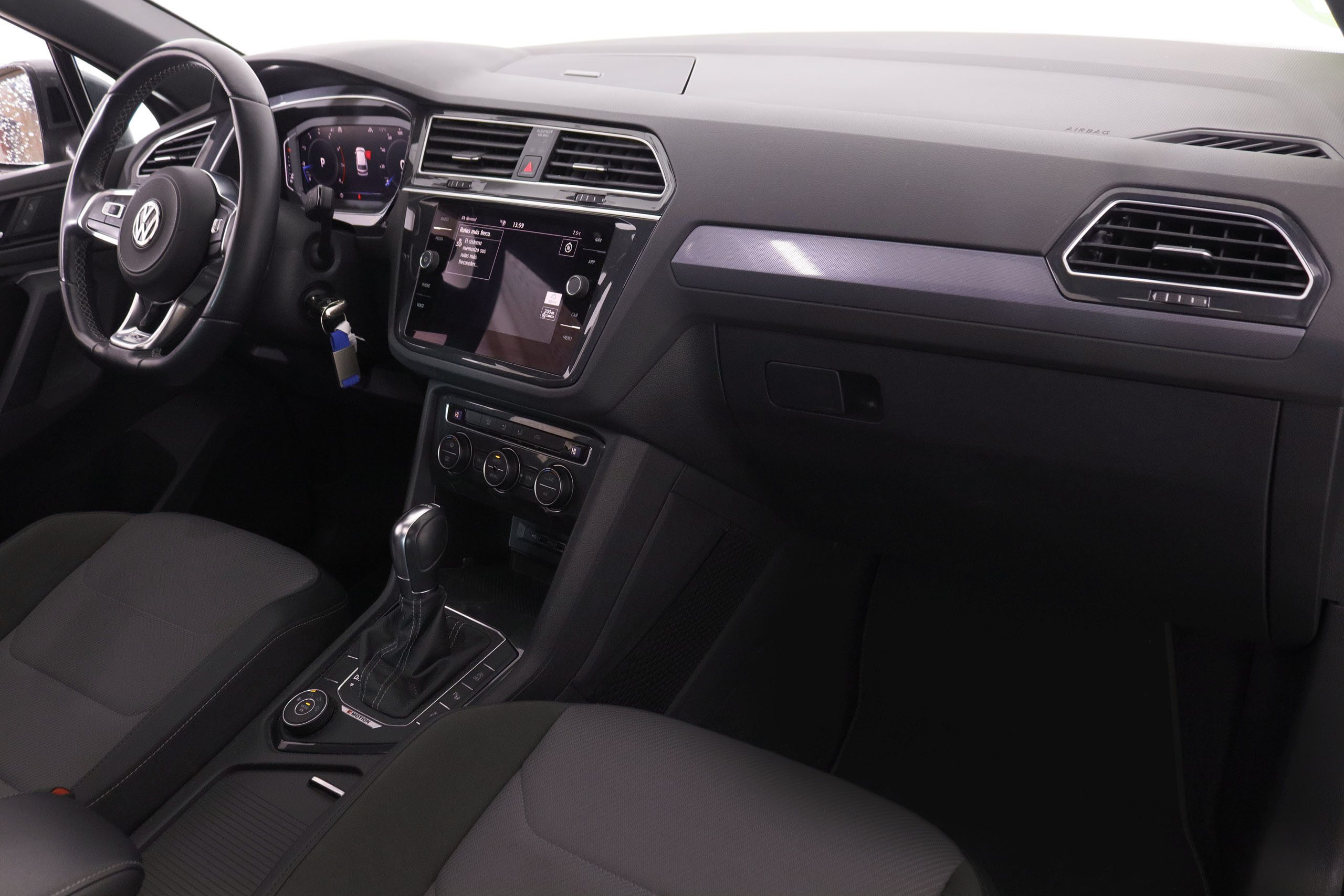 Volkswagen Tiguan TIGUAN 2.0 TSI R-LINE 4MOTION 190CV DSG 5P # , NAVY, TECHO ELECTRICO PANORAMICO, FAROS LED foto 17