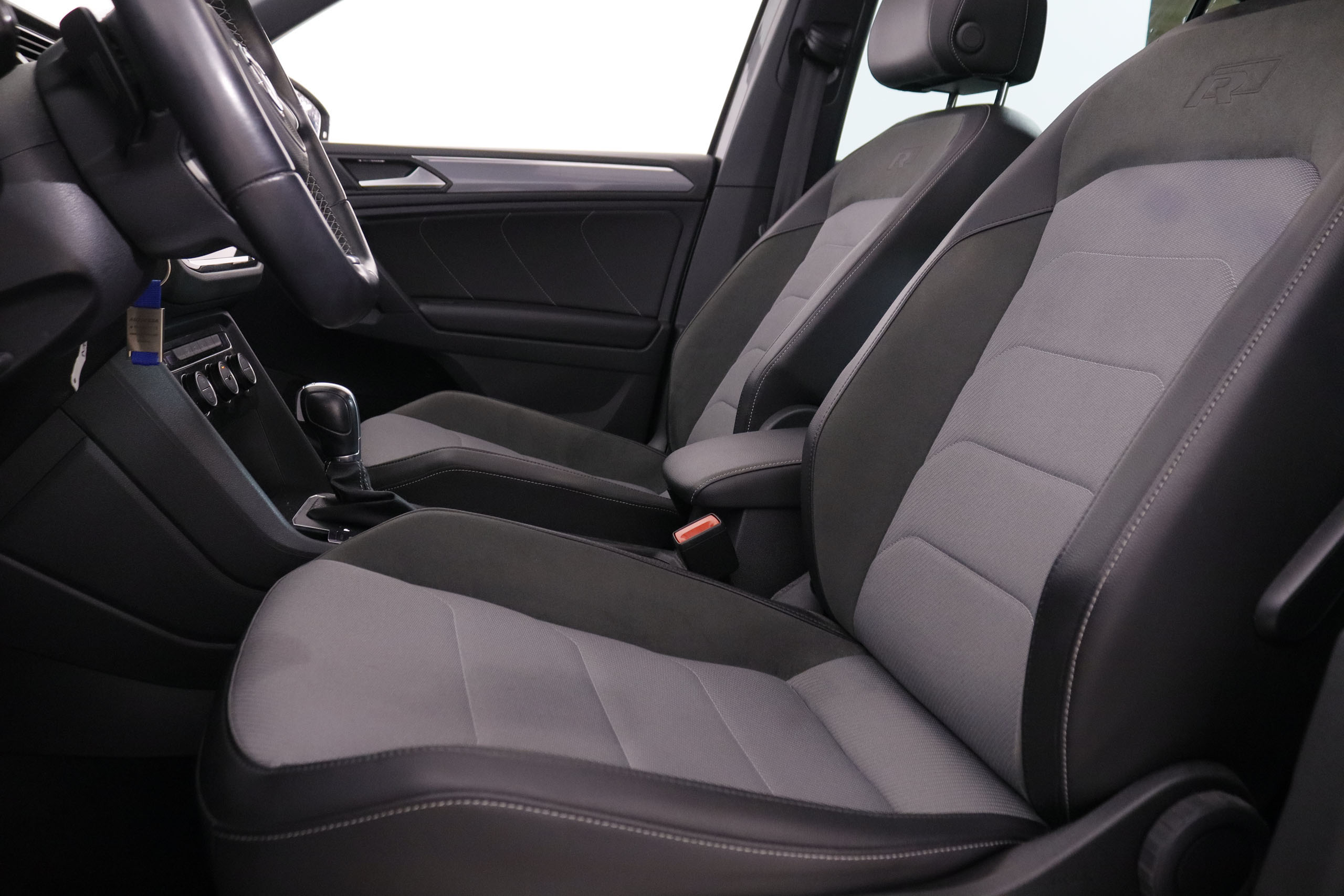 Volkswagen Tiguan TIGUAN 2.0 TSI R-LINE 4MOTION 190CV DSG 5P # , NAVY, TECHO ELECTRICO PANORAMICO, FAROS LED foto 30