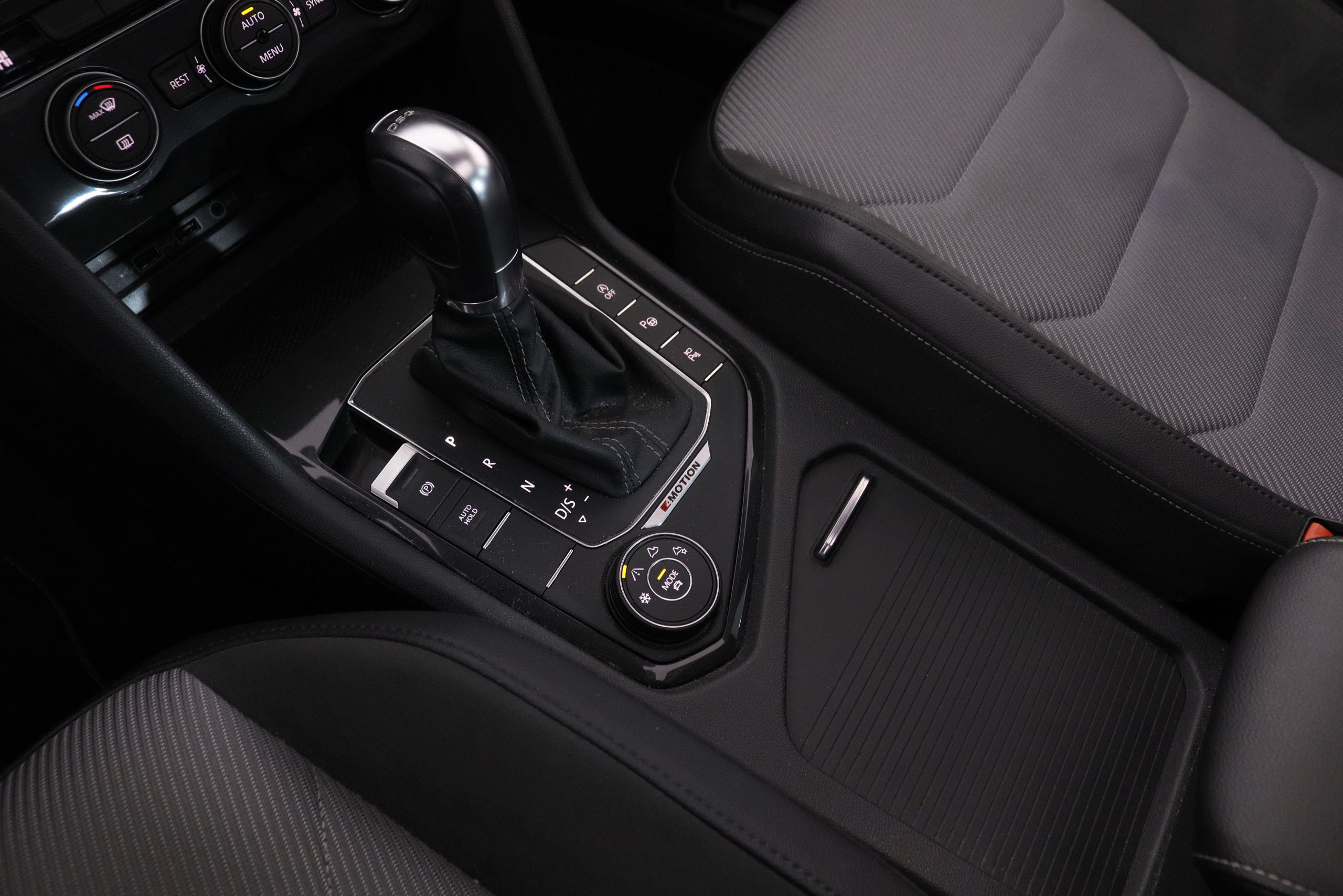 Volkswagen Tiguan TIGUAN 2.0 TSI R-LINE 4MOTION 190CV DSG 5P # , NAVY, TECHO ELECTRICO PANORAMICO, FAROS LED foto 29