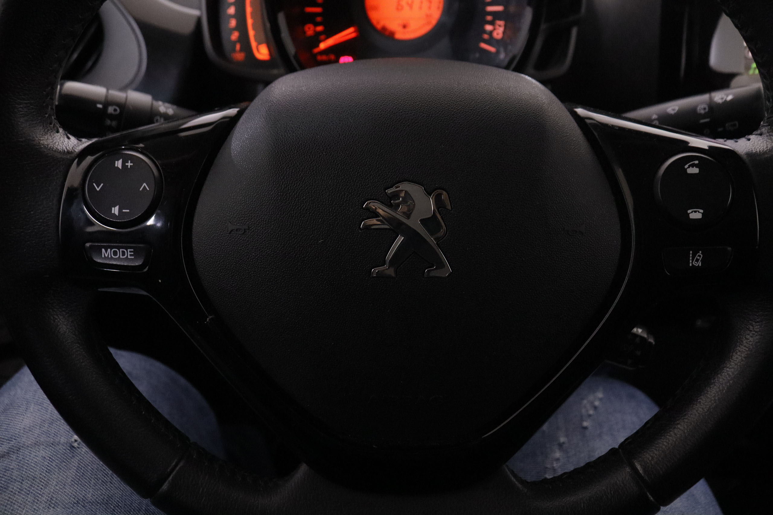 Peugeot 108 1.2 GT LINE 82CV 5P # NAVY, PARKTRONIC foto 17