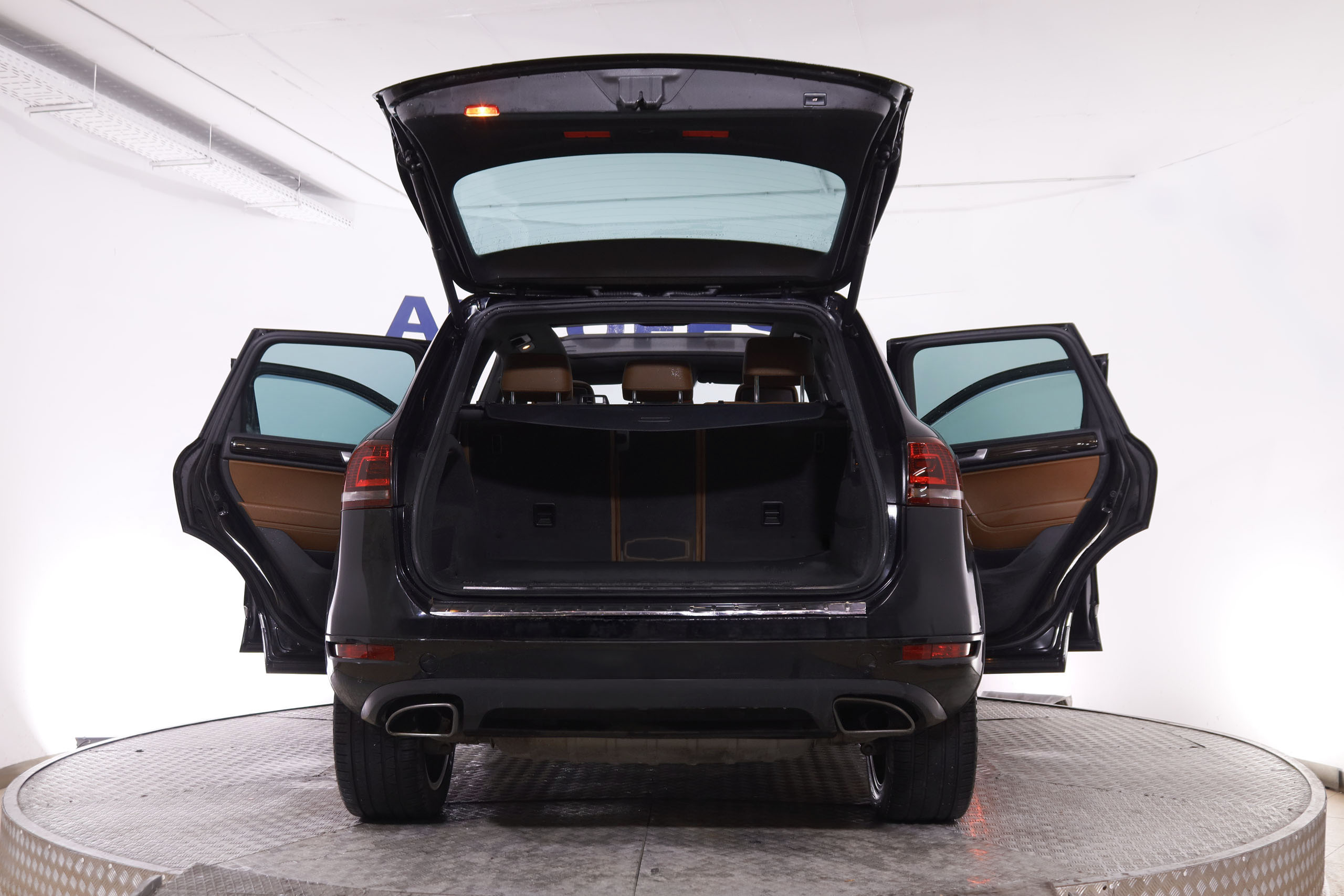 Volkswagen Touareg 3.0 TDI V6 PREMIUM AUTO 245CV 5P # CUERO, TECHO ELEC PANORAMICO, NAVY, PARKTRONIC foto 10