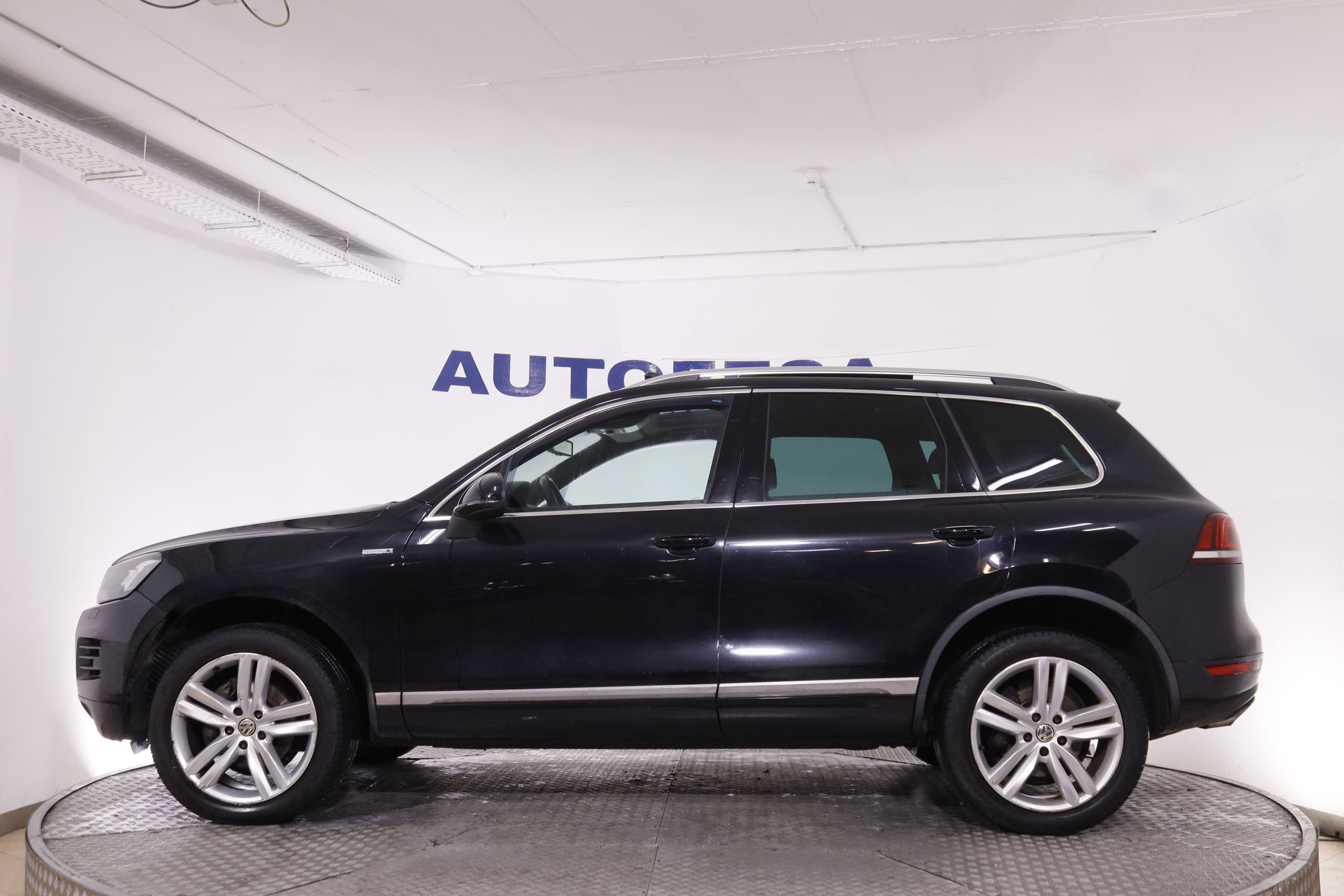 Volkswagen Touareg 3.0 TDI V6 PREMIUM AUTO 245CV 5P # CUERO, TECHO ELEC PANORAMICO, NAVY, PARKTRONIC foto 9