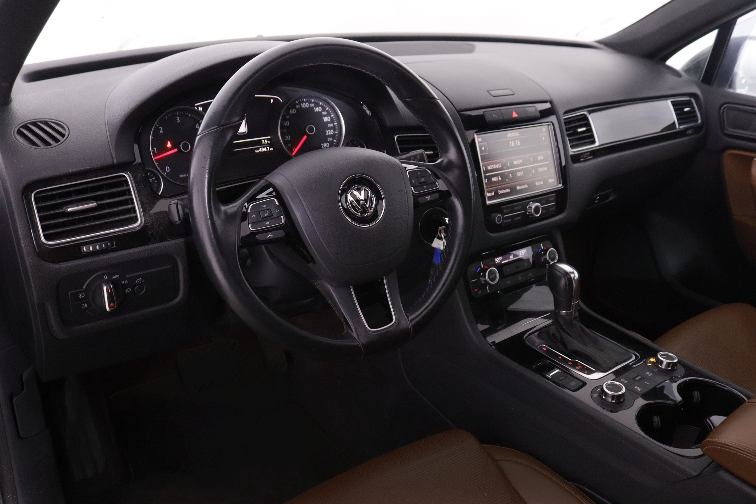 Volkswagen Touareg 3.0 TDI V6 PREMIUM AUTO 245CV 5P # CUERO, TECHO ELEC PANORAMICO, NAVY, PARKTRONIC foto 15