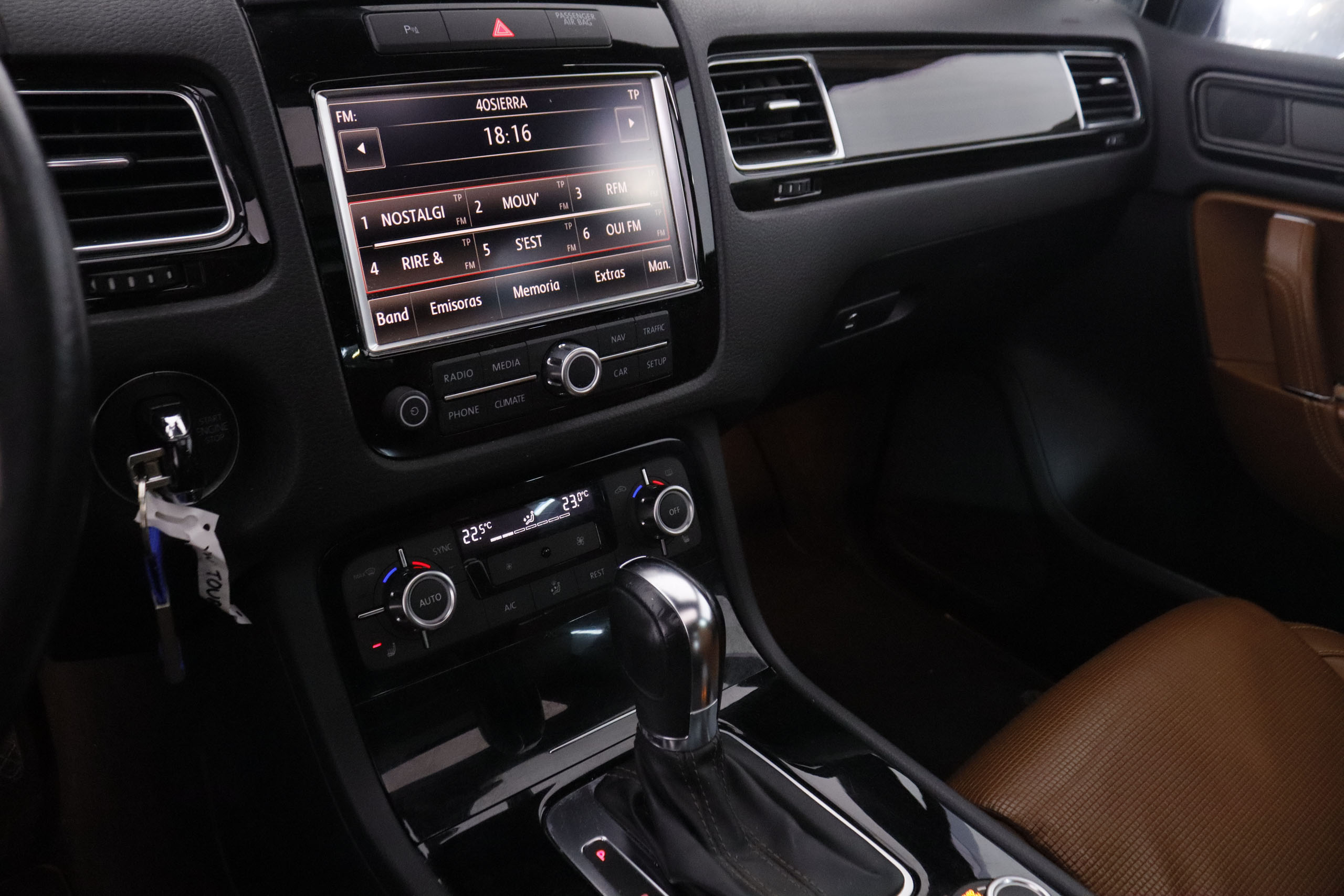 Volkswagen Touareg 3.0 TDI V6 PREMIUM AUTO 245CV 5P # CUERO, TECHO ELEC PANORAMICO, NAVY, PARKTRONIC foto 20