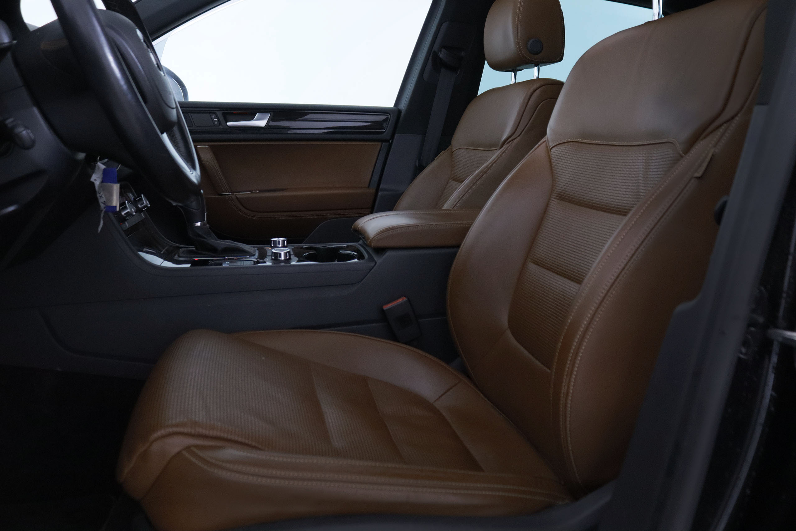 Volkswagen Touareg 3.0 TDI V6 PREMIUM AUTO 245CV 5P # CUERO, TECHO ELEC PANORAMICO, NAVY, PARKTRONIC foto 26