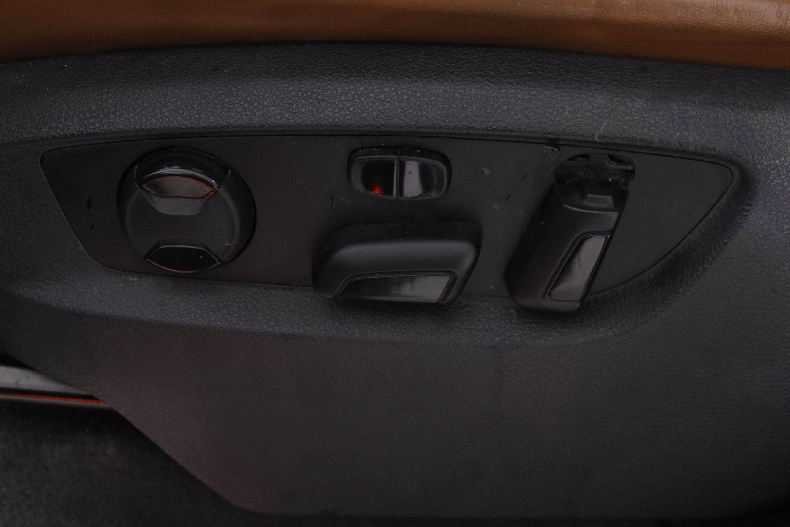 Volkswagen Touareg 3.0 TDI V6 PREMIUM AUTO 245CV 5P # CUERO, TECHO ELEC PANORAMICO, NAVY, PARKTRONIC foto 27