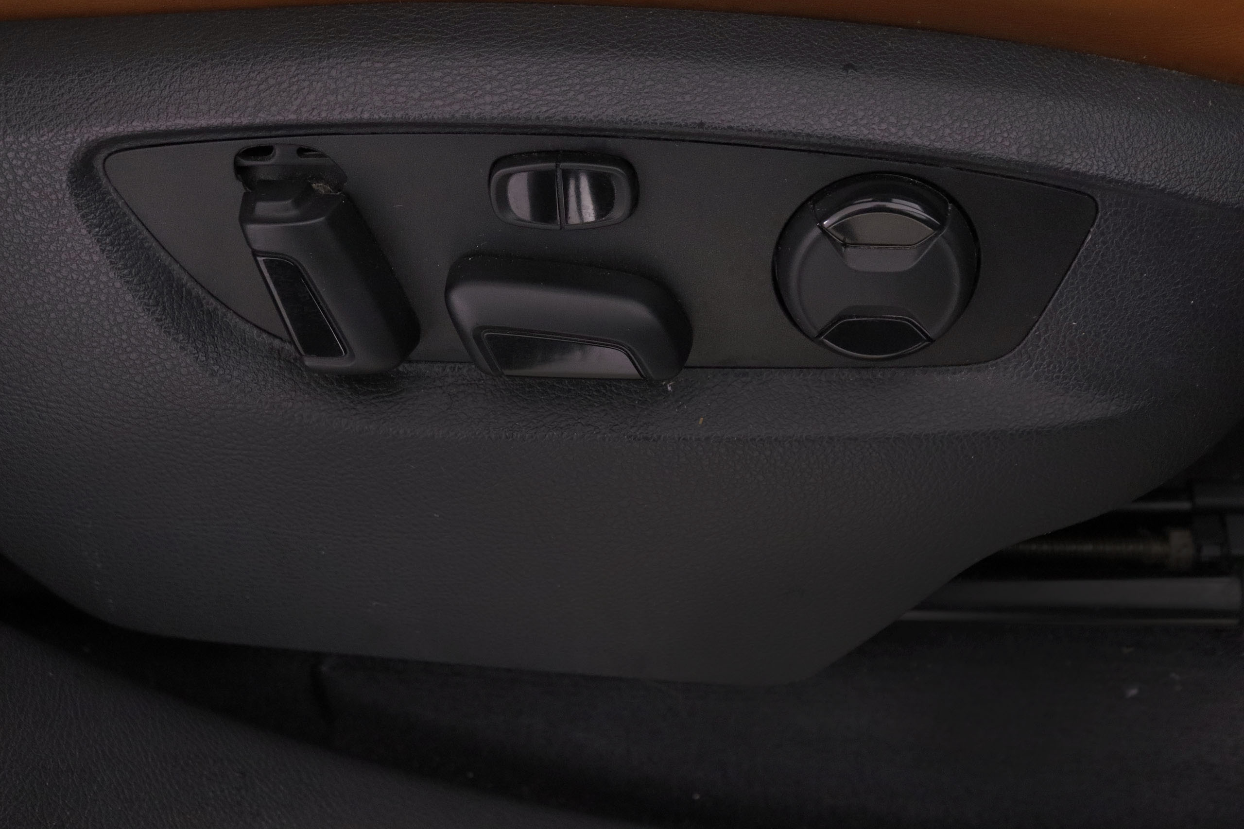 Volkswagen Touareg 3.0 TDI V6 PREMIUM AUTO 245CV 5P # CUERO, TECHO ELEC PANORAMICO, NAVY, PARKTRONIC foto 29