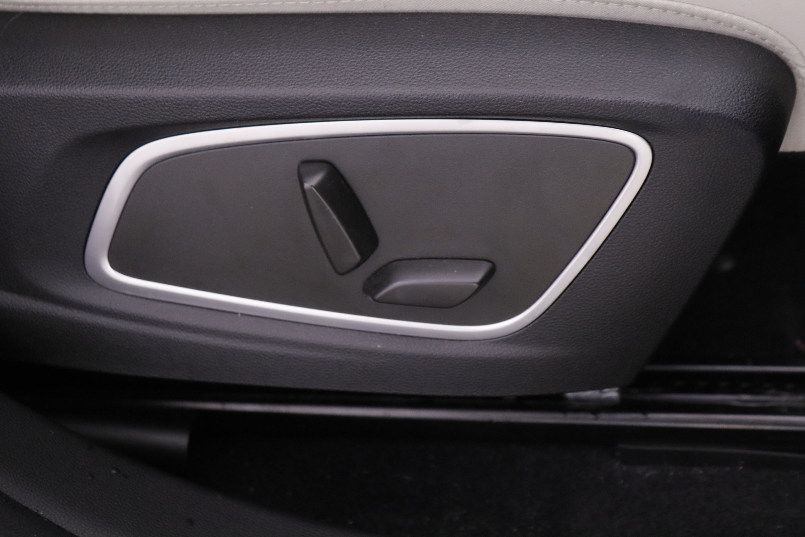 Renault Espace 1.2 E TECH ICONIC HYBRID AUTO 200CV 5P # IVA DEDUCIBLE, CUERO, TECHO PANORAMICO foto 32