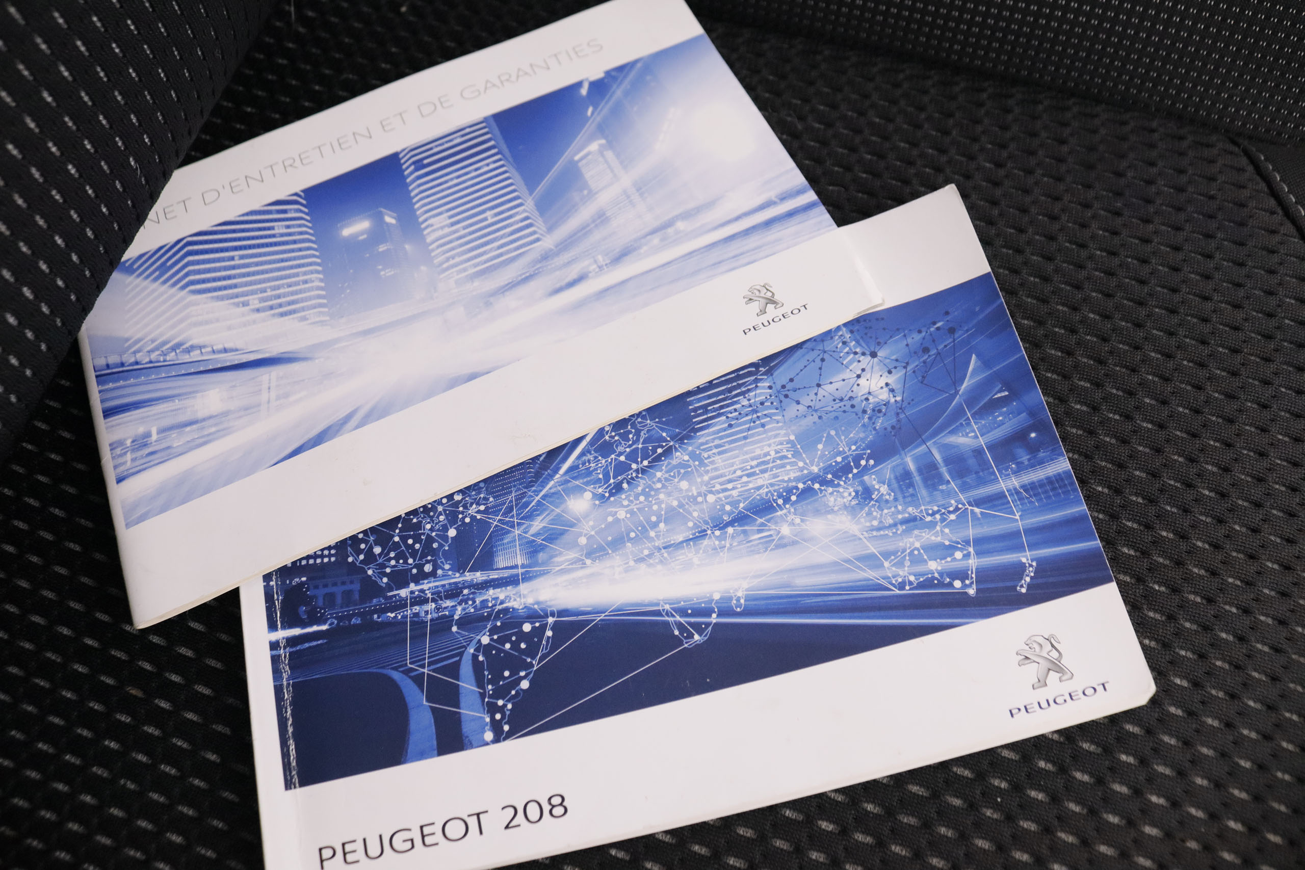 Peugeot 208 1.2 PURE TECH ALLURE AUTO 110CV 5P # NAVY, PARKTRONIC foto 27