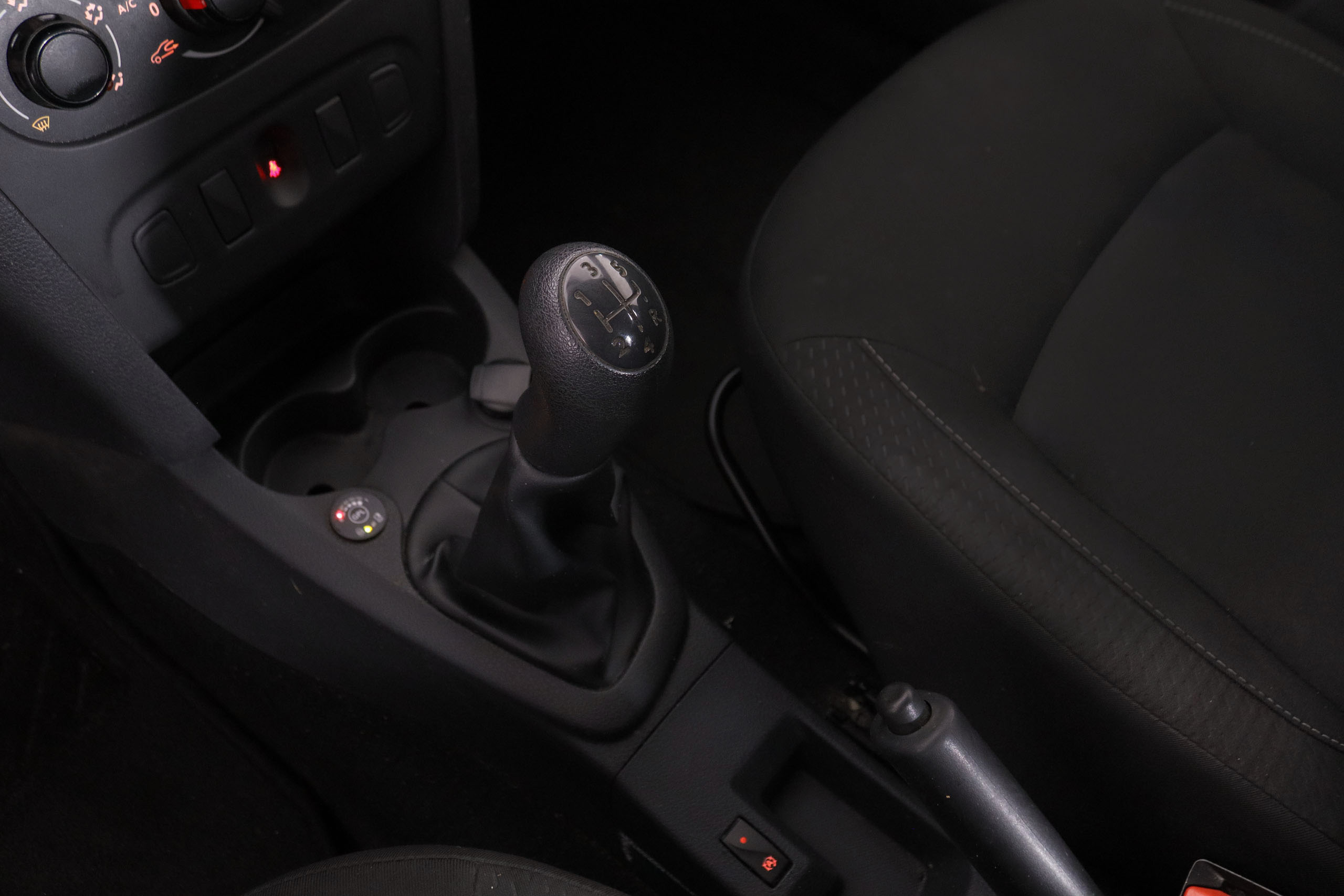 Dacia Logan 0.9 GLP AMBIENCE 90CV 4P # NAVY foto 22