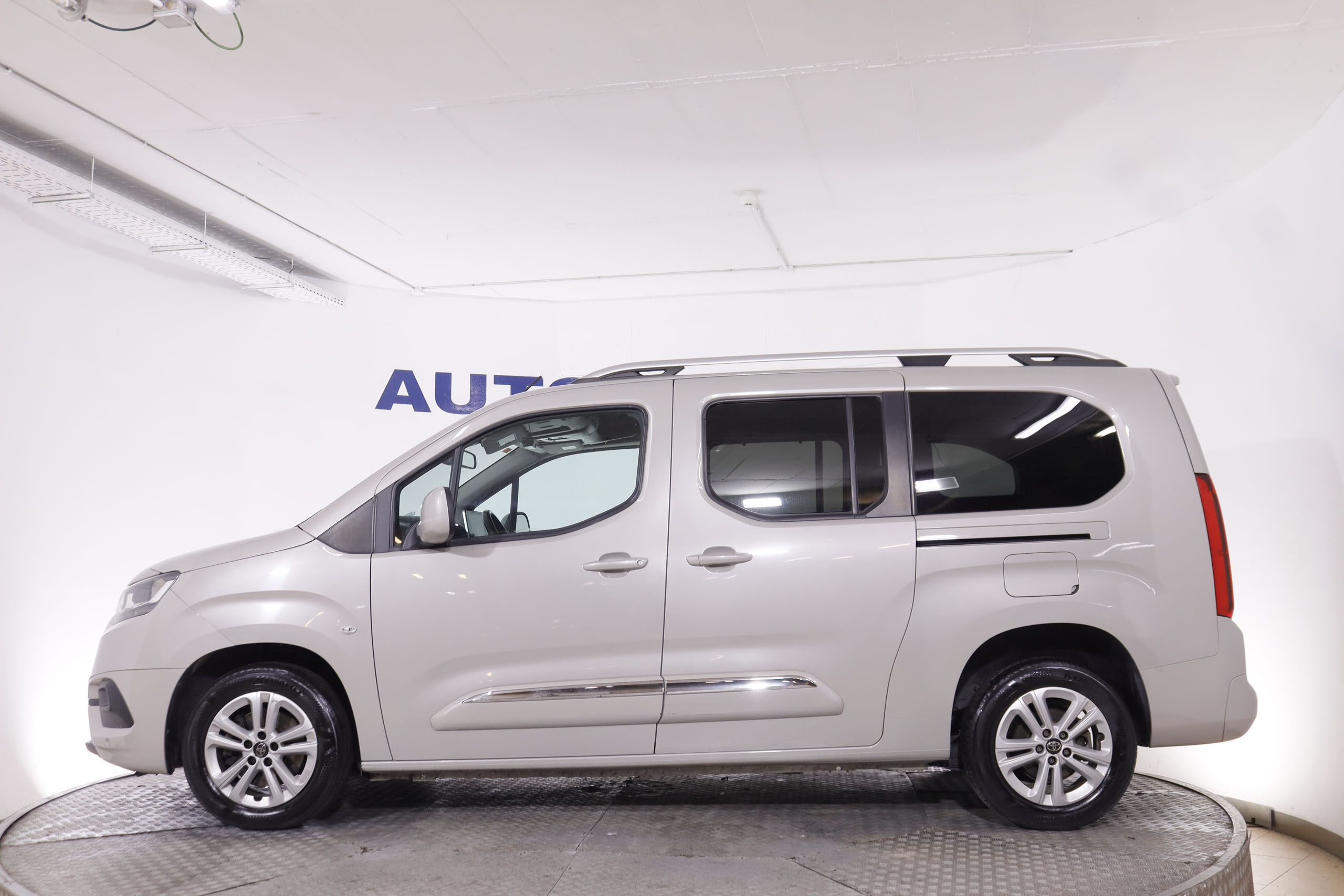 Toyota Proace 1.5 D VERSO FAMILY ACTIVE L2 131CV 7 PLAZAS 5P # PARKTRONIC, BLUETOOTH foto 9