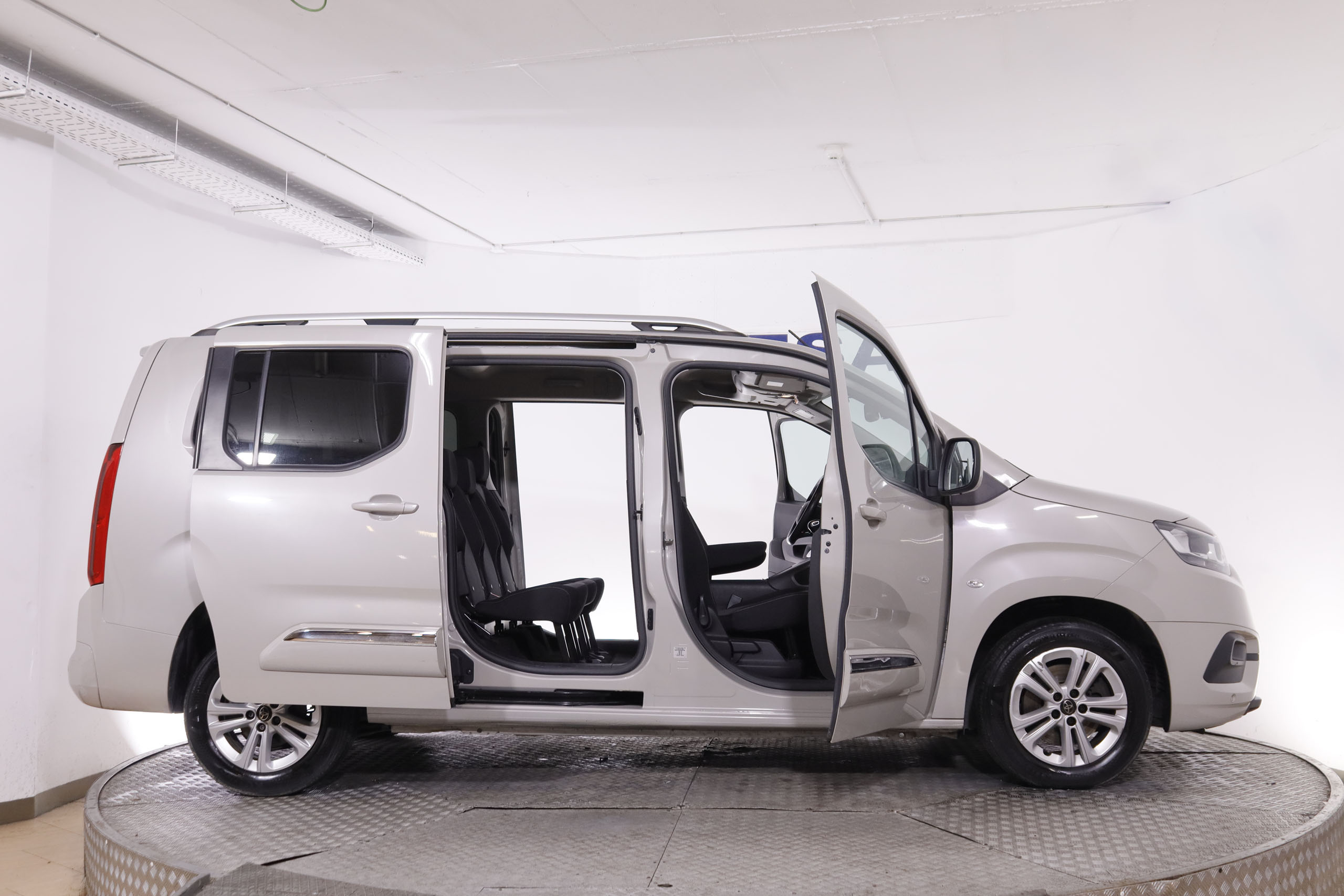 Toyota Proace 1.5 D VERSO FAMILY ACTIVE L2 131CV 7 PLAZAS 5P # PARKTRONIC, BLUETOOTH foto 11