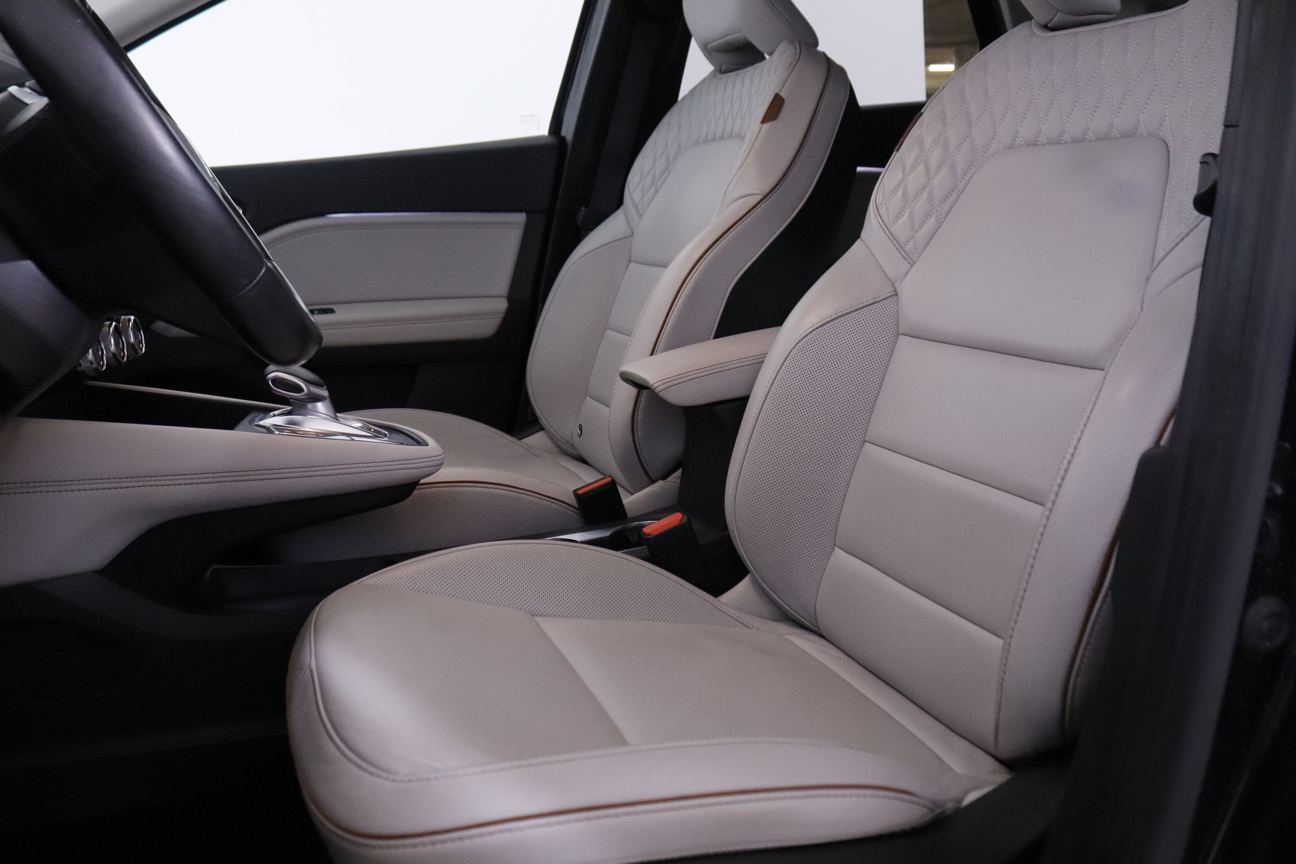 Renault Captur E-TECH PLUG IN INITIALE PARIS AUTO 160CV 5P # NAVY,CUERO,FAROS LED foto 24