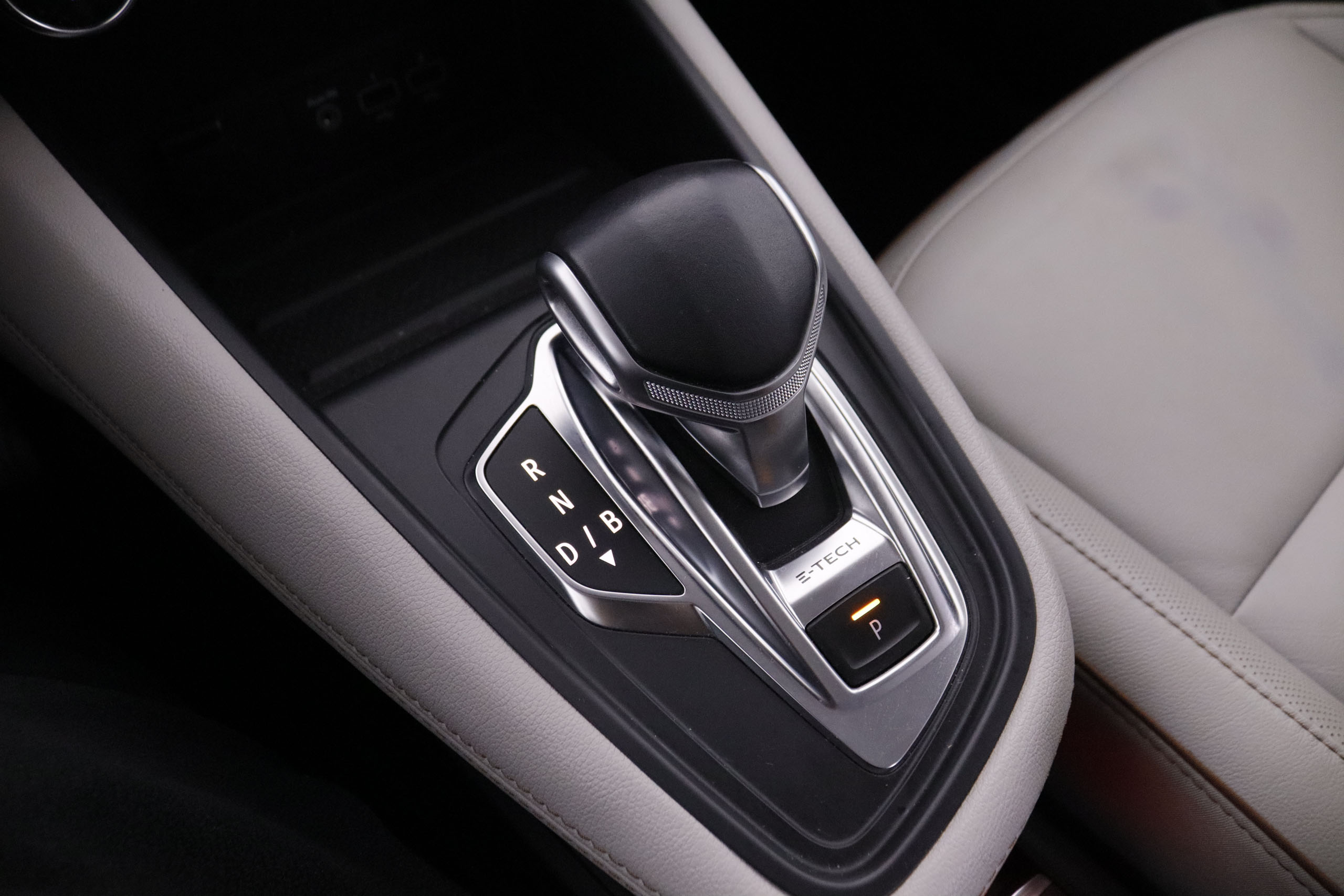 Renault Captur E-TECH PLUG IN INITIALE PARIS AUTO 160CV 5P # NAVY,CUERO,FAROS LED foto 23