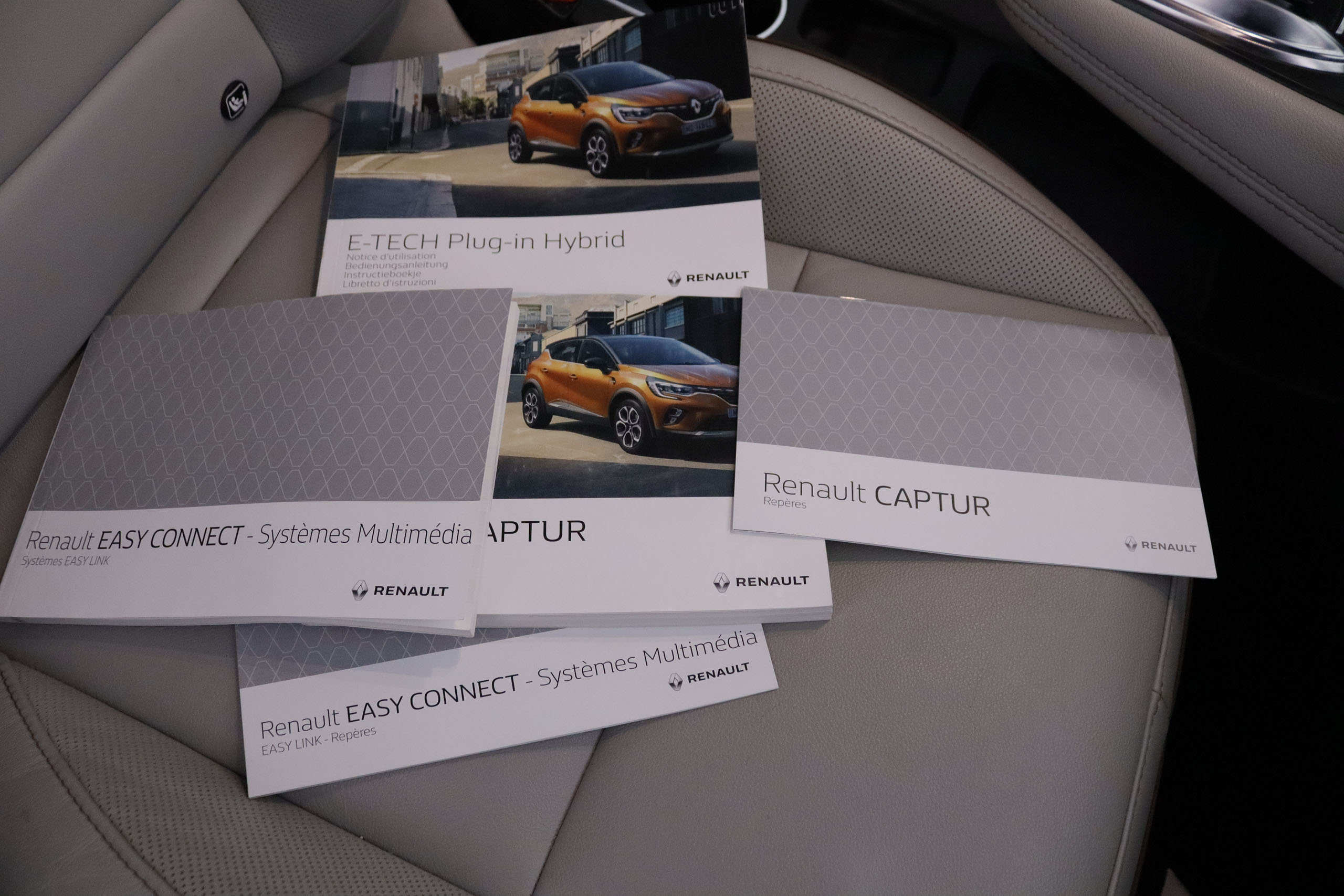 Renault Captur E-TECH PLUG IN INITIALE PARIS AUTO 160CV 5P # NAVY,CUERO,FAROS LED foto 27