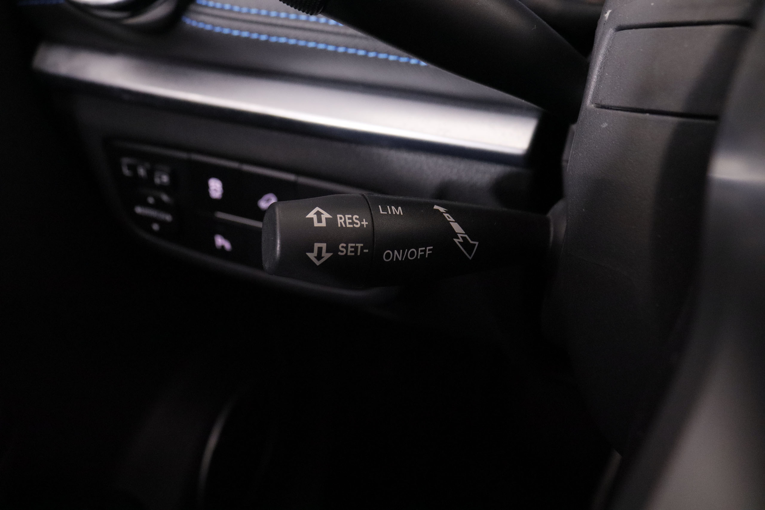 SERES 3 ELECTRICO CONFORT AUTO 163CV 4X2 5P GARANTIA HASTA 2032 # CUERO, TECHO ELEC PANORAMICO, NAVY foto 26