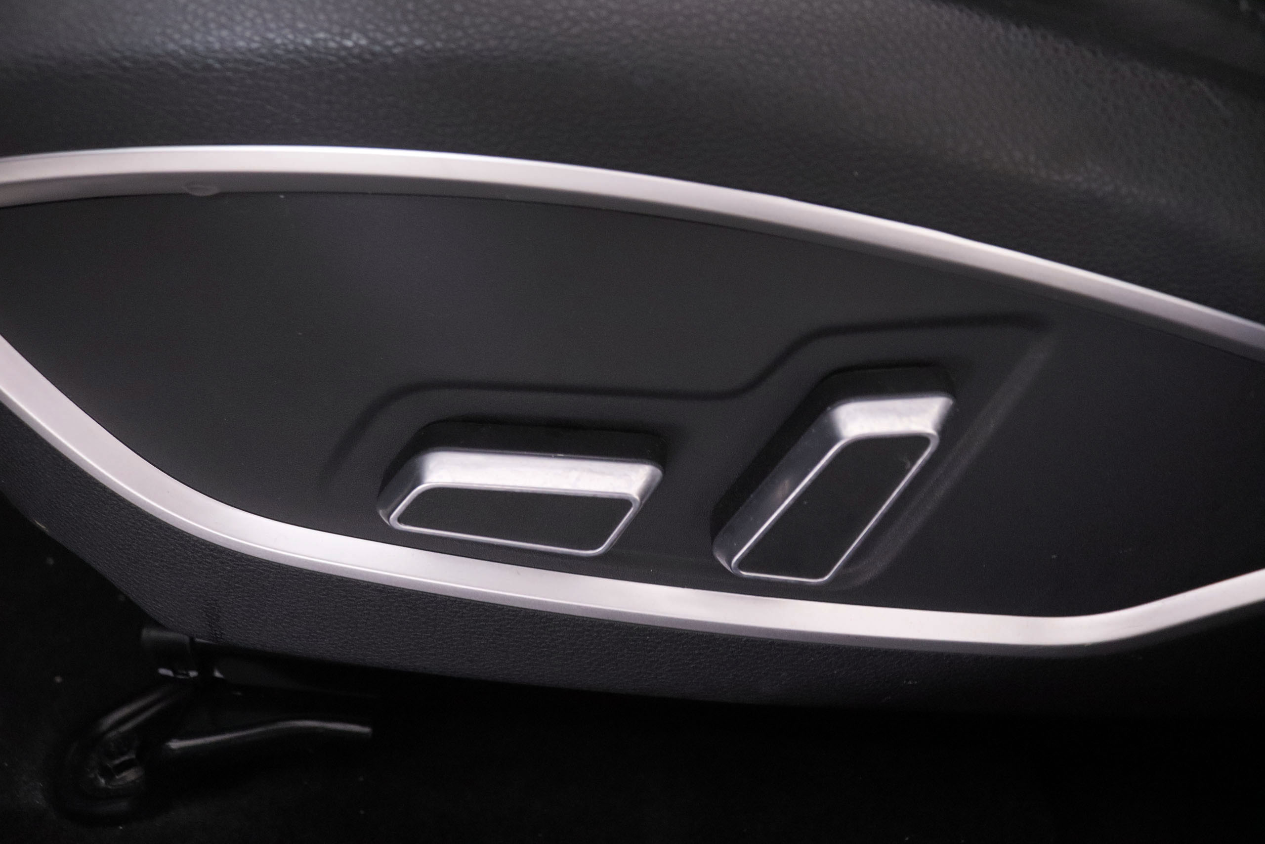 SERES 3 ELECTRICO CONFORT AUTO 163CV 4X2 5P GARANTIA HASTA 2032 # CUERO, TECHO ELEC PANORAMICO, NAVY foto 29