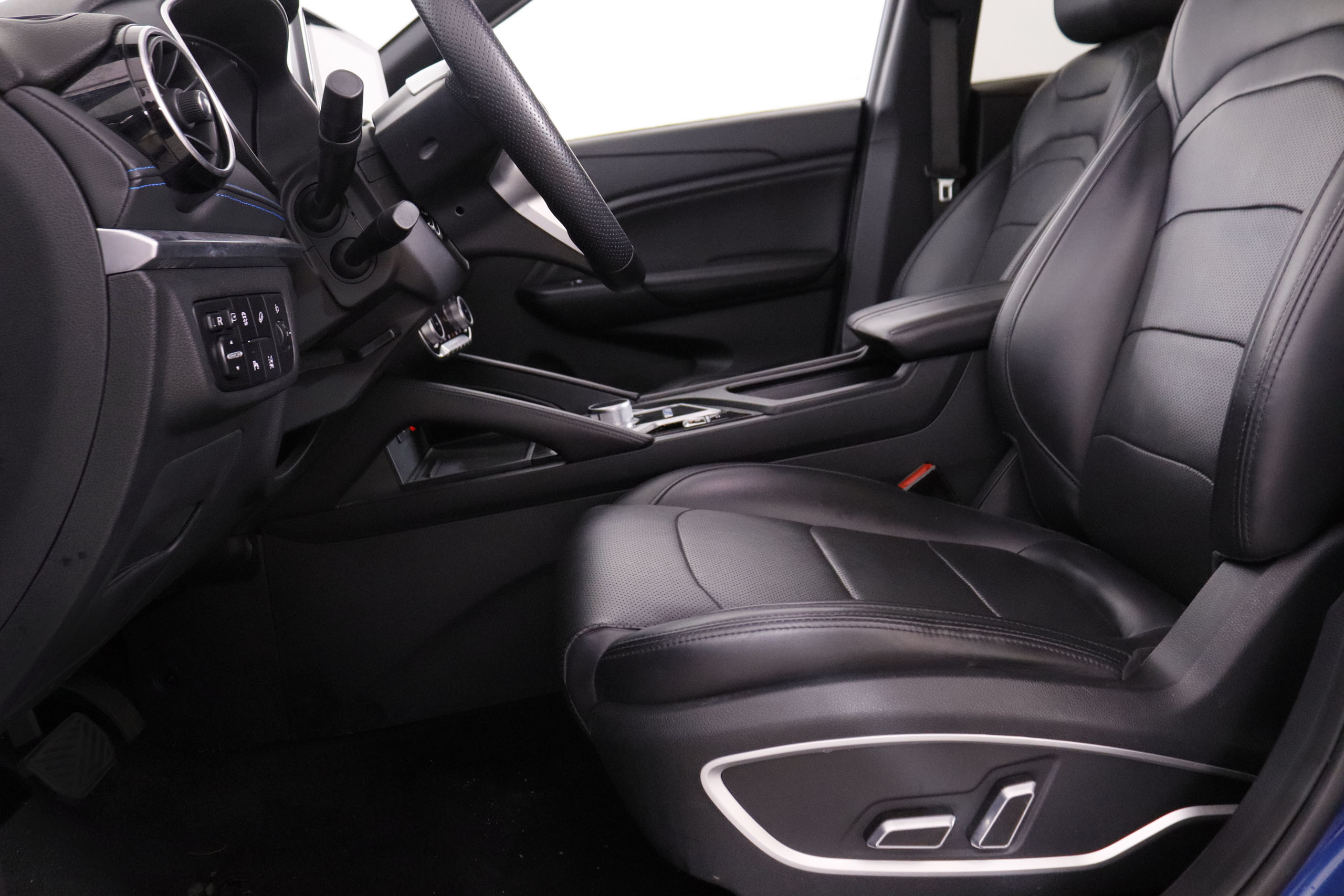 SERES 3 ELECTRICO CONFORT AUTO 163CV 4X2 5P GARANTIA HASTA 2032 # CUERO, TECHO ELEC PANORAMICO, NAVY foto 28