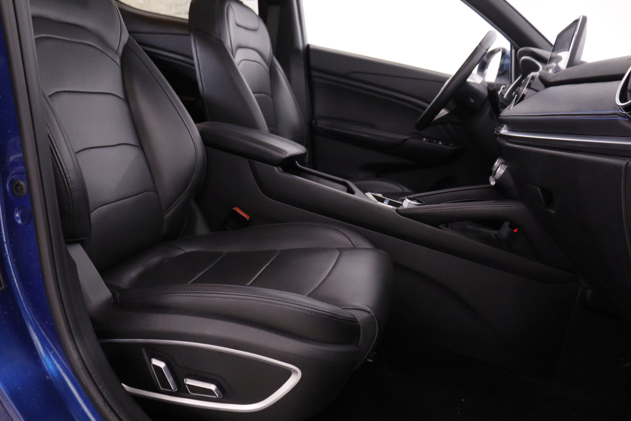 SERES 3 ELECTRICO CONFORT AUTO 163CV 4X2 5P GARANTIA HASTA 2032 # CUERO, TECHO ELEC PANORAMICO, NAVY foto 30