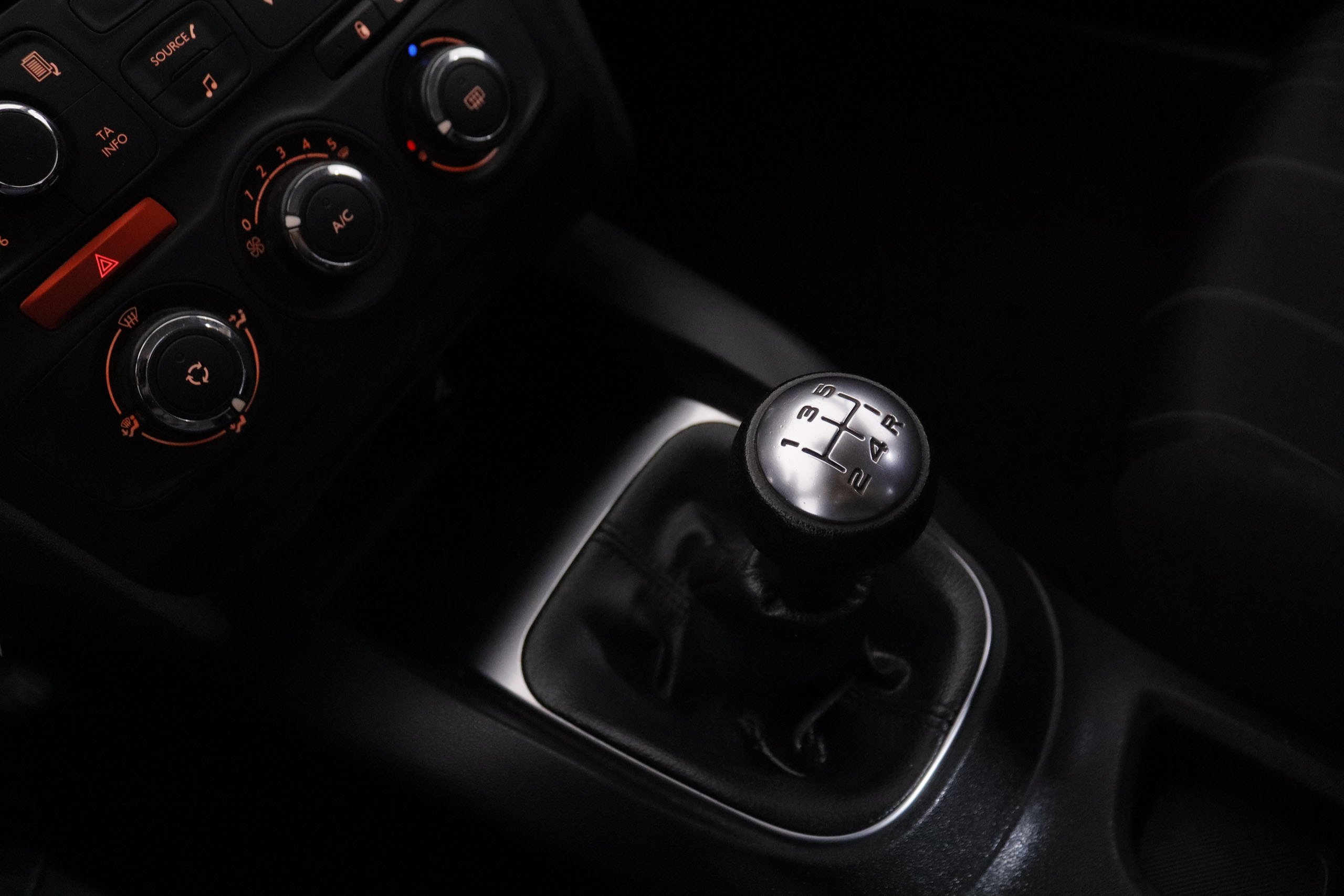 Citroen C4 1.4 VTI 95 CONFORT 5P foto 21