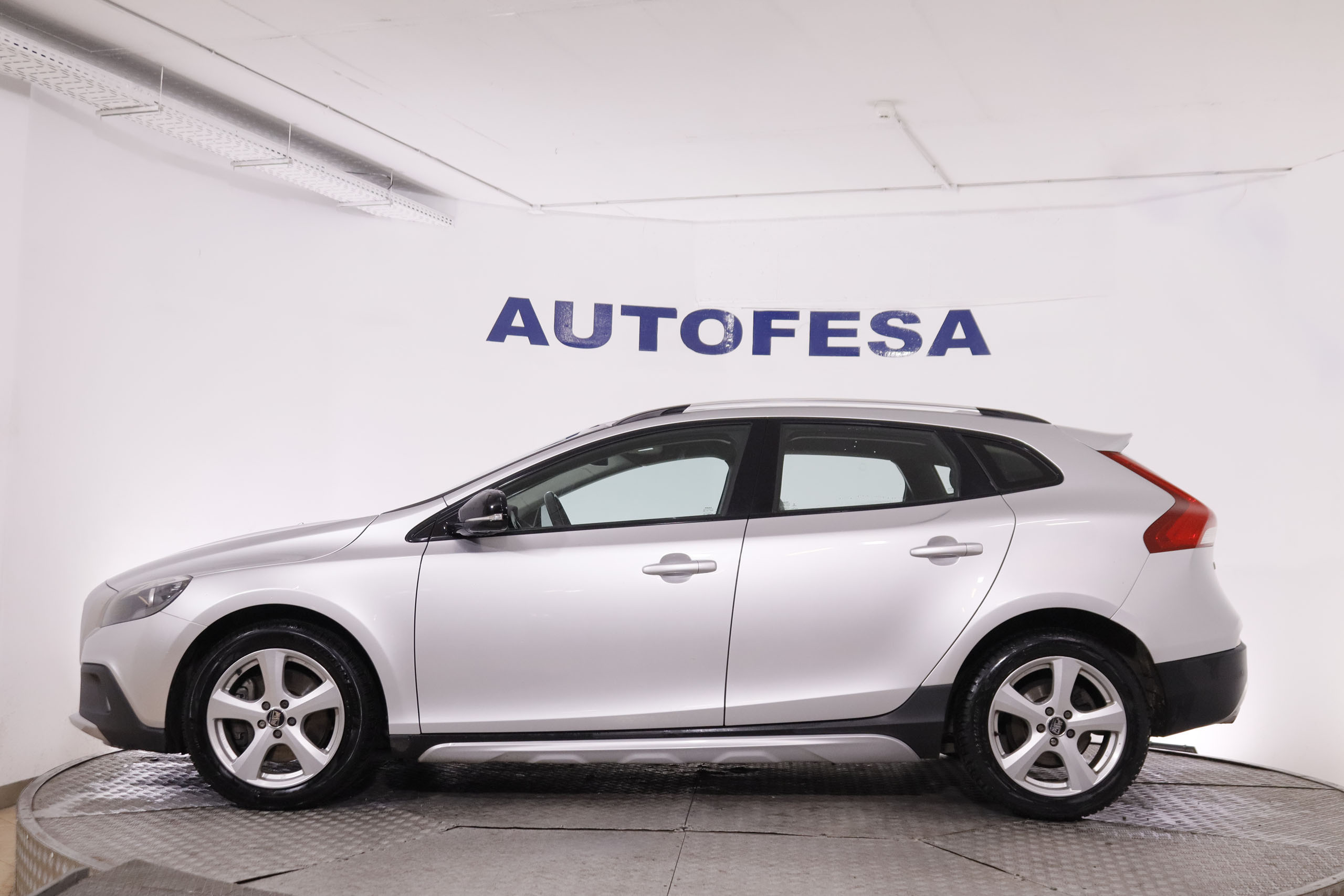 Volvo V40 2.0 D3 CROSS COUNTRY SUMMUM AUTO 150CV 5P # CUERO, NAVY, PARKTRONIC foto 13