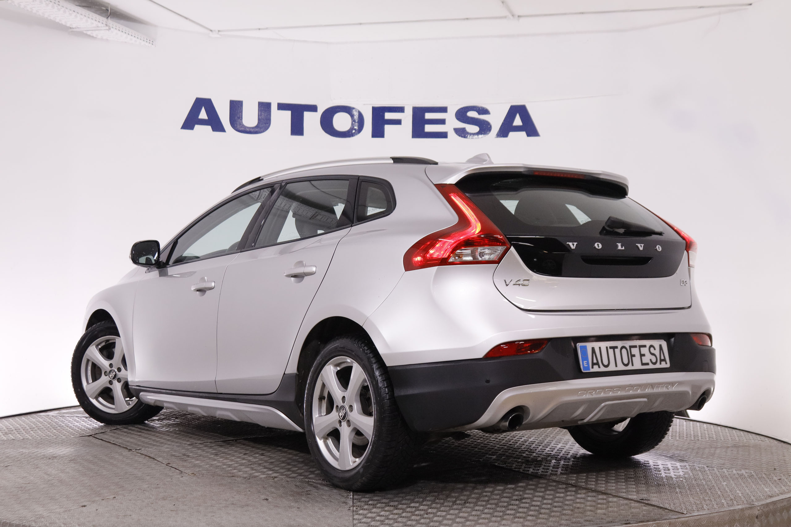 Volvo V40 2.0 D3 CROSS COUNTRY SUMMUM AUTO 150CV 5P # CUERO, NAVY, PARKTRONIC foto 5