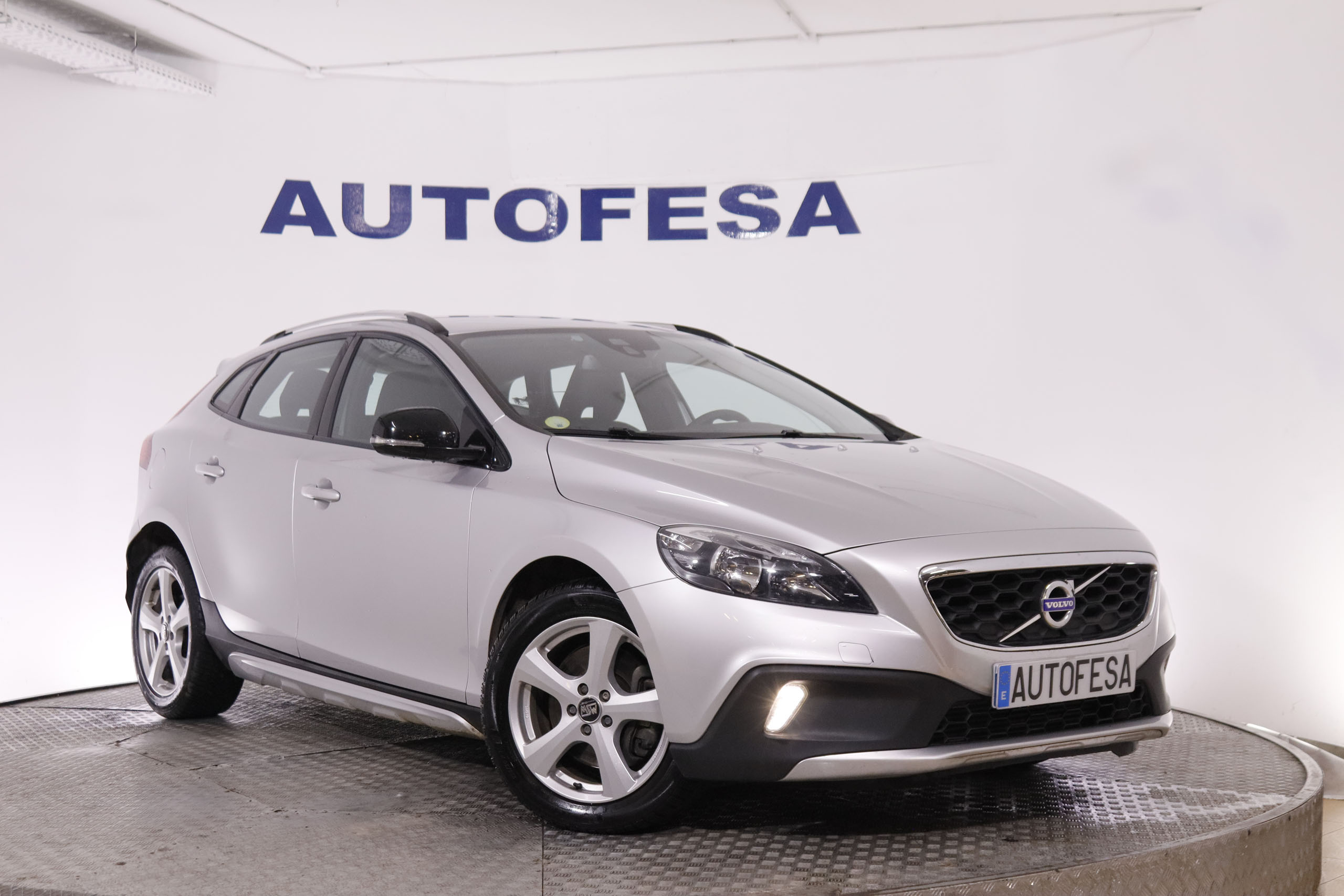 Volvo V40 2.0 D3 CROSS COUNTRY SUMMUM AUTO 150CV 5P # CUERO, NAVY, PARKTRONIC foto 3
