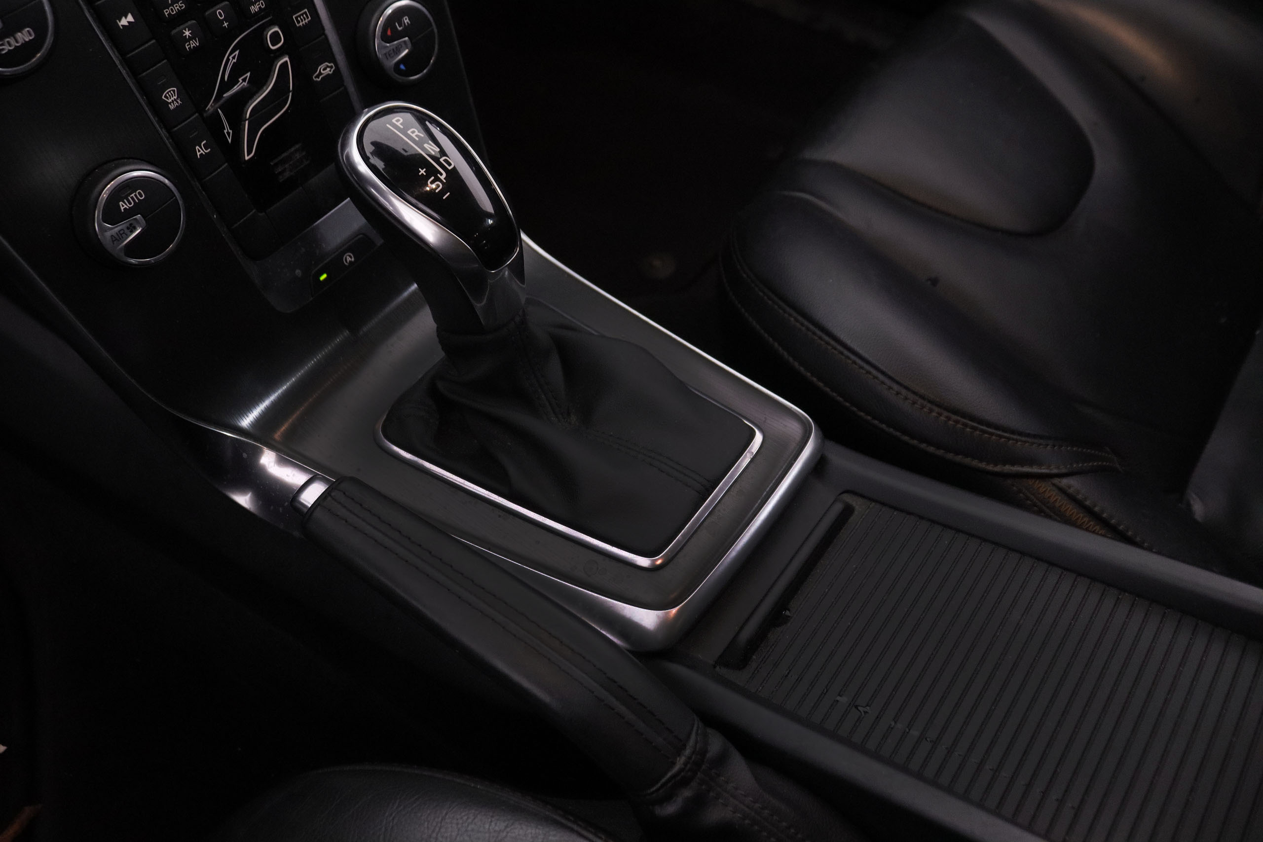 Volvo V40 2.0 D3 CROSS COUNTRY SUMMUM AUTO 150CV 5P # CUERO, NAVY, PARKTRONIC foto 23