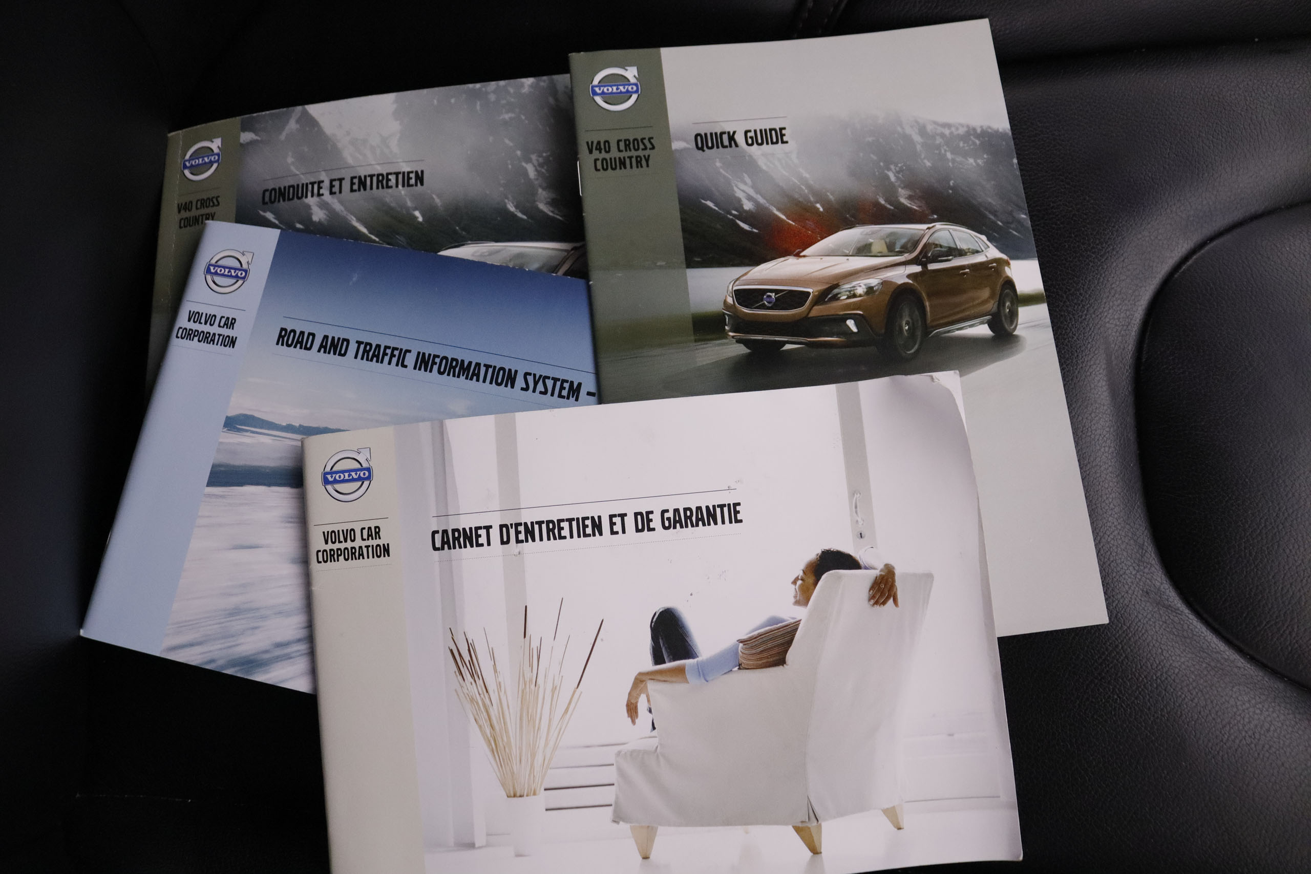 Volvo V40 2.0 D3 CROSS COUNTRY SUMMUM AUTO 150CV 5P # CUERO, NAVY, PARKTRONIC foto 28