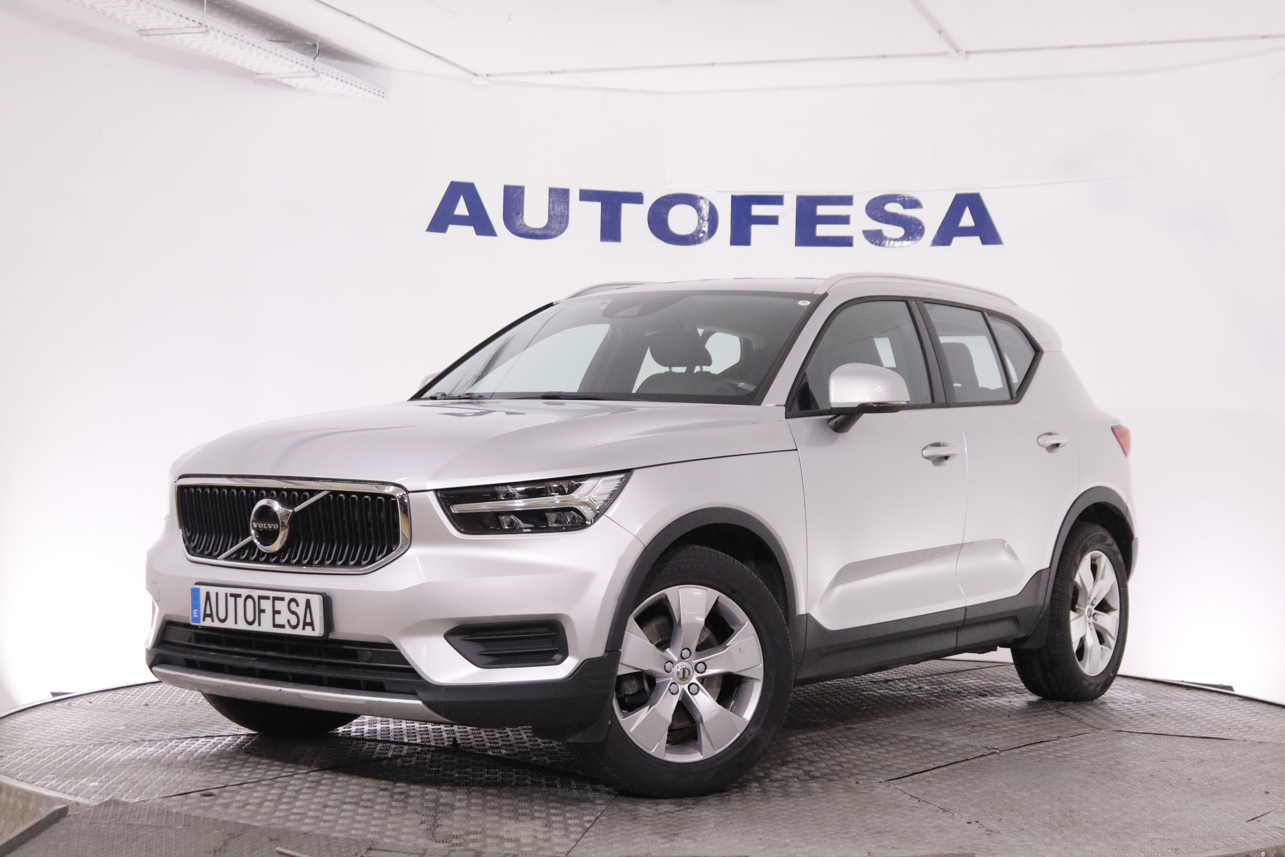 Volvo XC40 2.0 D4 MOMENTUM AUTO AWD 190CV # IVA DEDUCIBLE,NAVY,FAROS LED,PARKTRONIC foto 1
