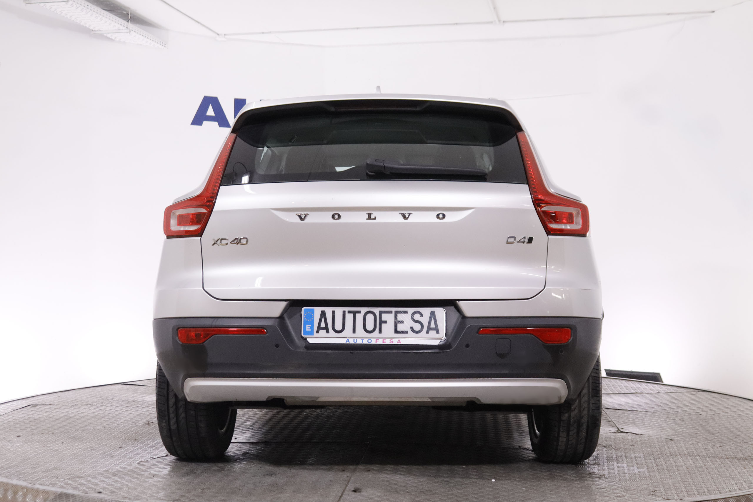 Volvo XC40 2.0 D4 MOMENTUM AUTO AWD 190CV # IVA DEDUCIBLE,NAVY,FAROS LED,PARKTRONIC foto 2