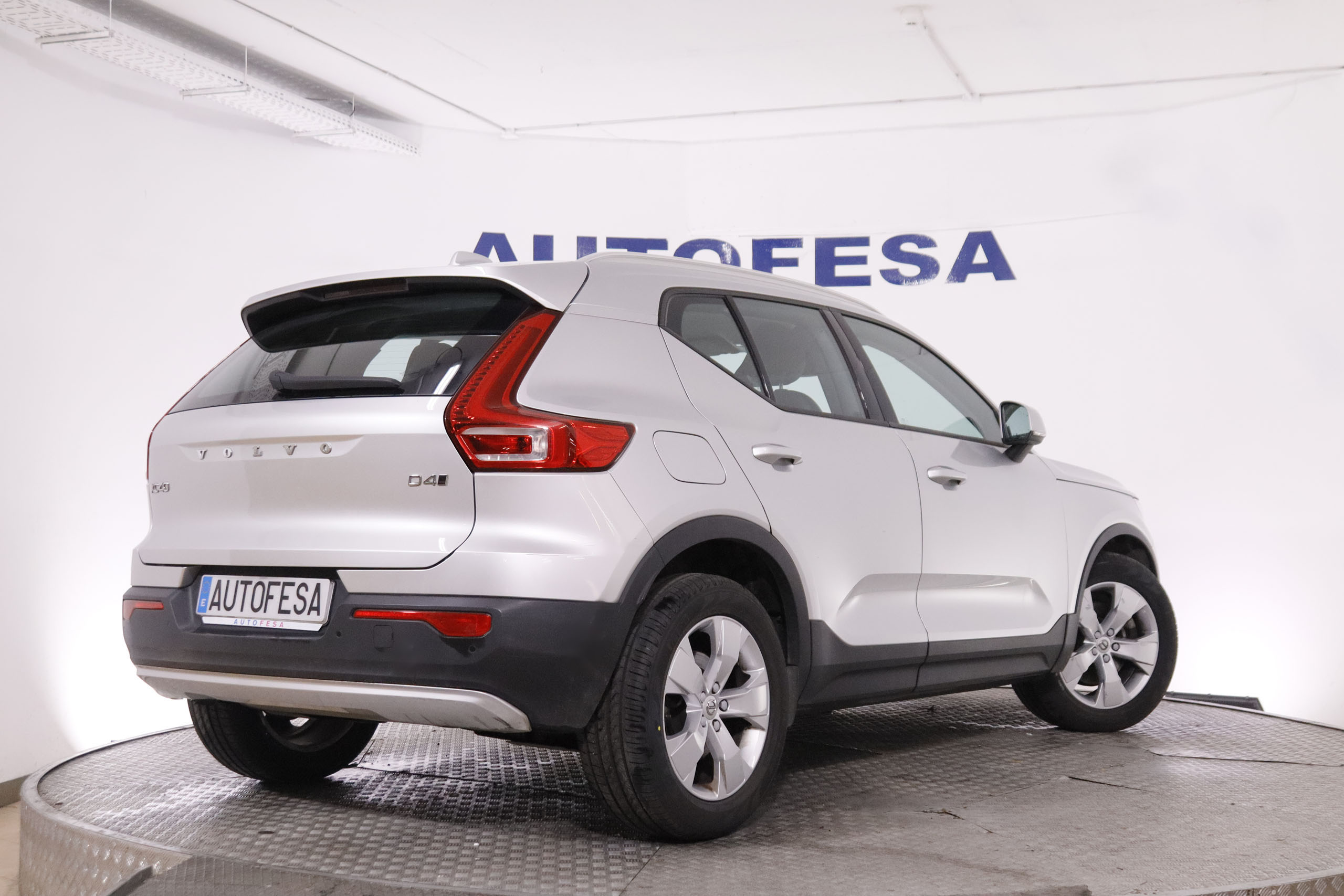 Volvo XC40 2.0 D4 MOMENTUM AUTO AWD 190CV # IVA DEDUCIBLE,NAVY,FAROS LED,PARKTRONIC foto 13