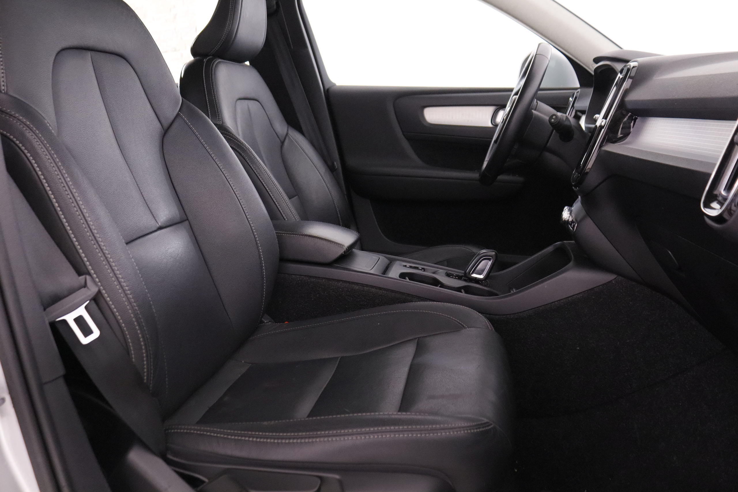 Volvo XC40 2.0 D4 MOMENTUM AUTO AWD 190CV # IVA DEDUCIBLE,NAVY,FAROS LED,PARKTRONIC foto 23