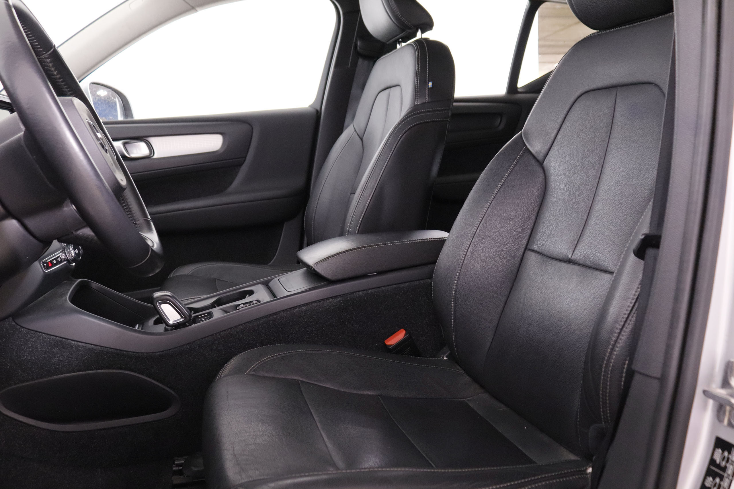 Volvo XC40 2.0 D4 MOMENTUM AUTO AWD 190CV # IVA DEDUCIBLE,NAVY,FAROS LED,PARKTRONIC foto 24