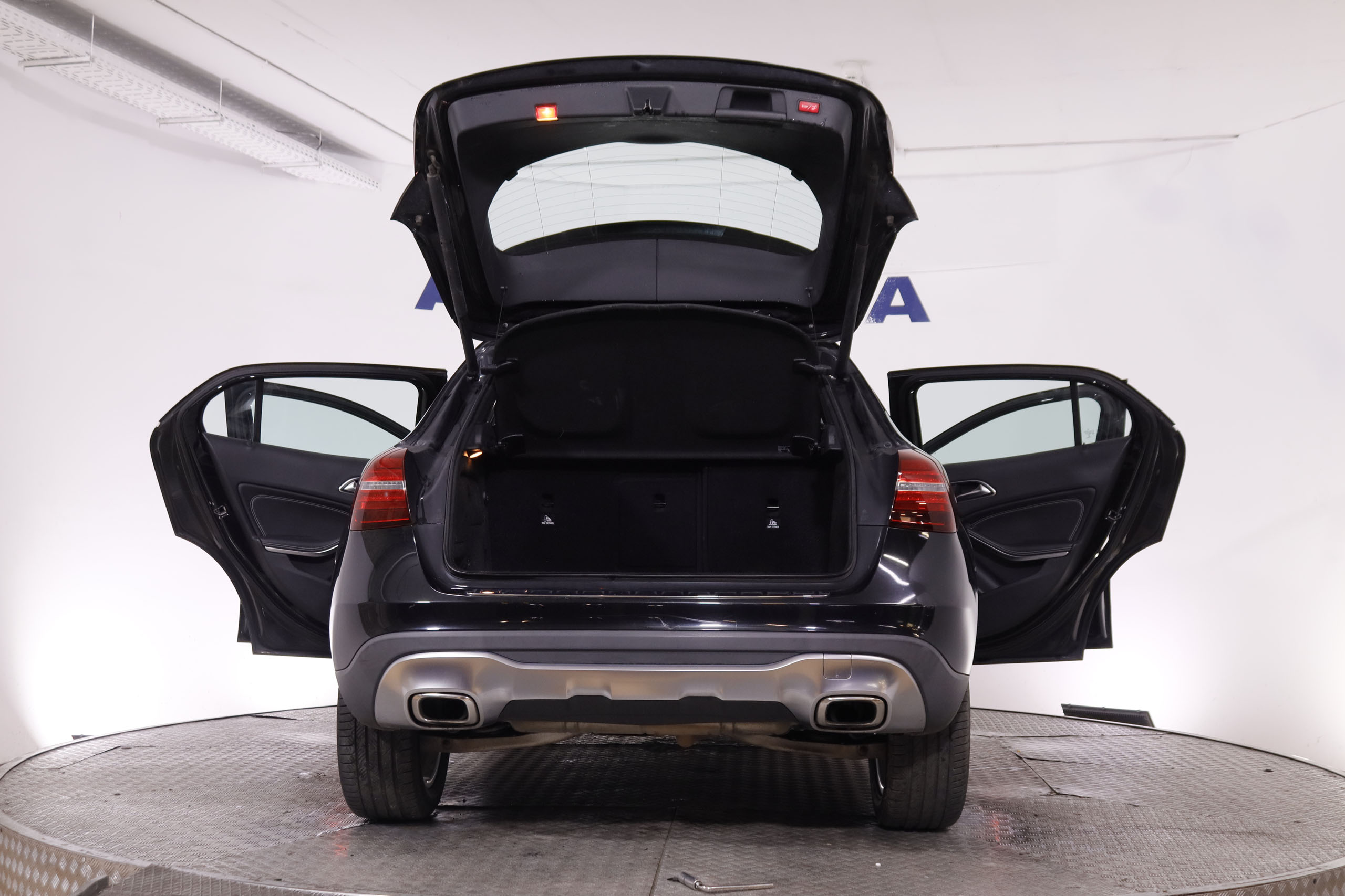 Mercedes-benz Gla 180 CLASE GLA 180 AUTO URBAN 122CV 5P # NAVY,FAROS LED,CAMARA TRASERA foto 13