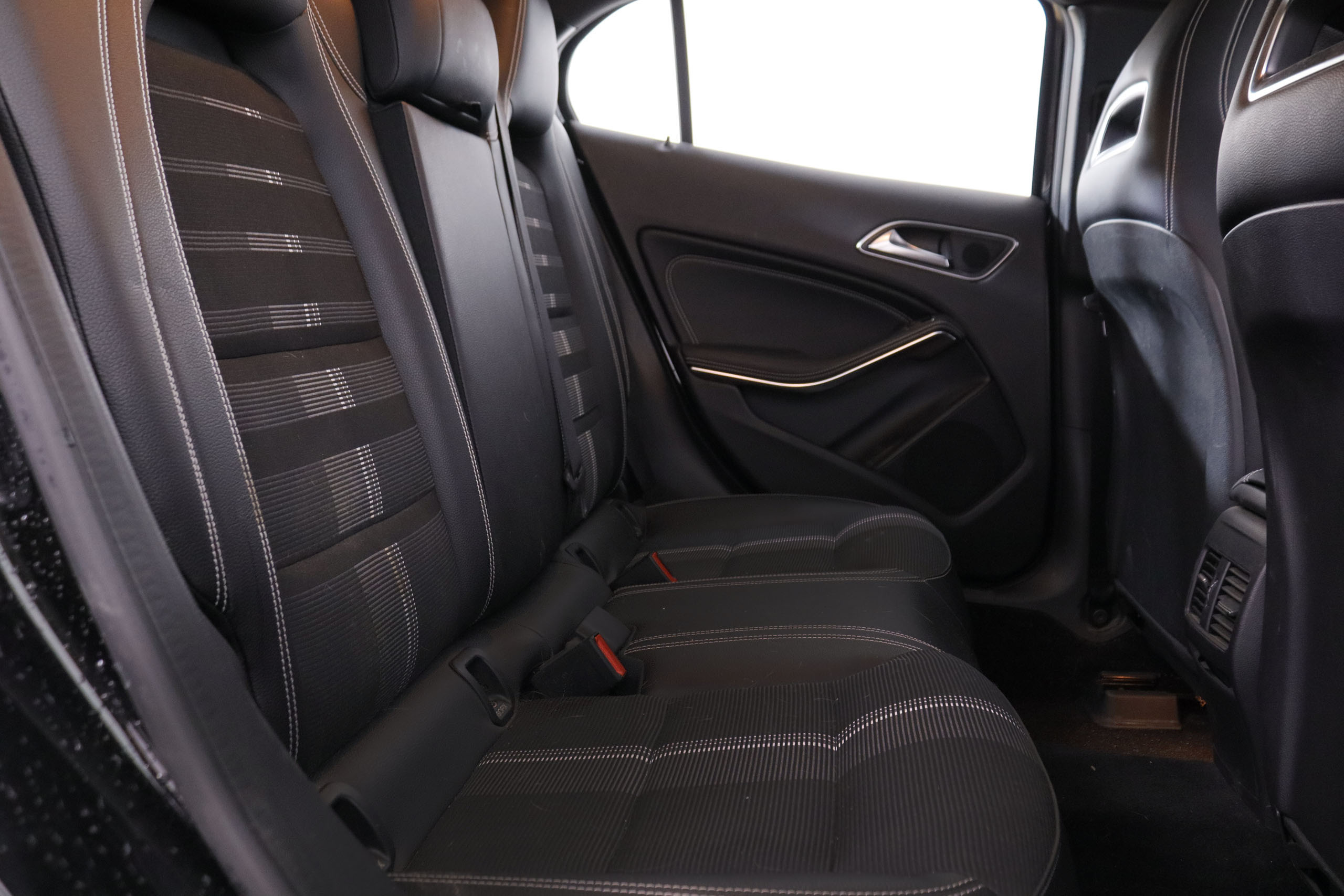 Mercedes-benz Gla 180 CLASE GLA 180 AUTO URBAN 122CV 5P # NAVY,FAROS LED,CAMARA TRASERA foto 23