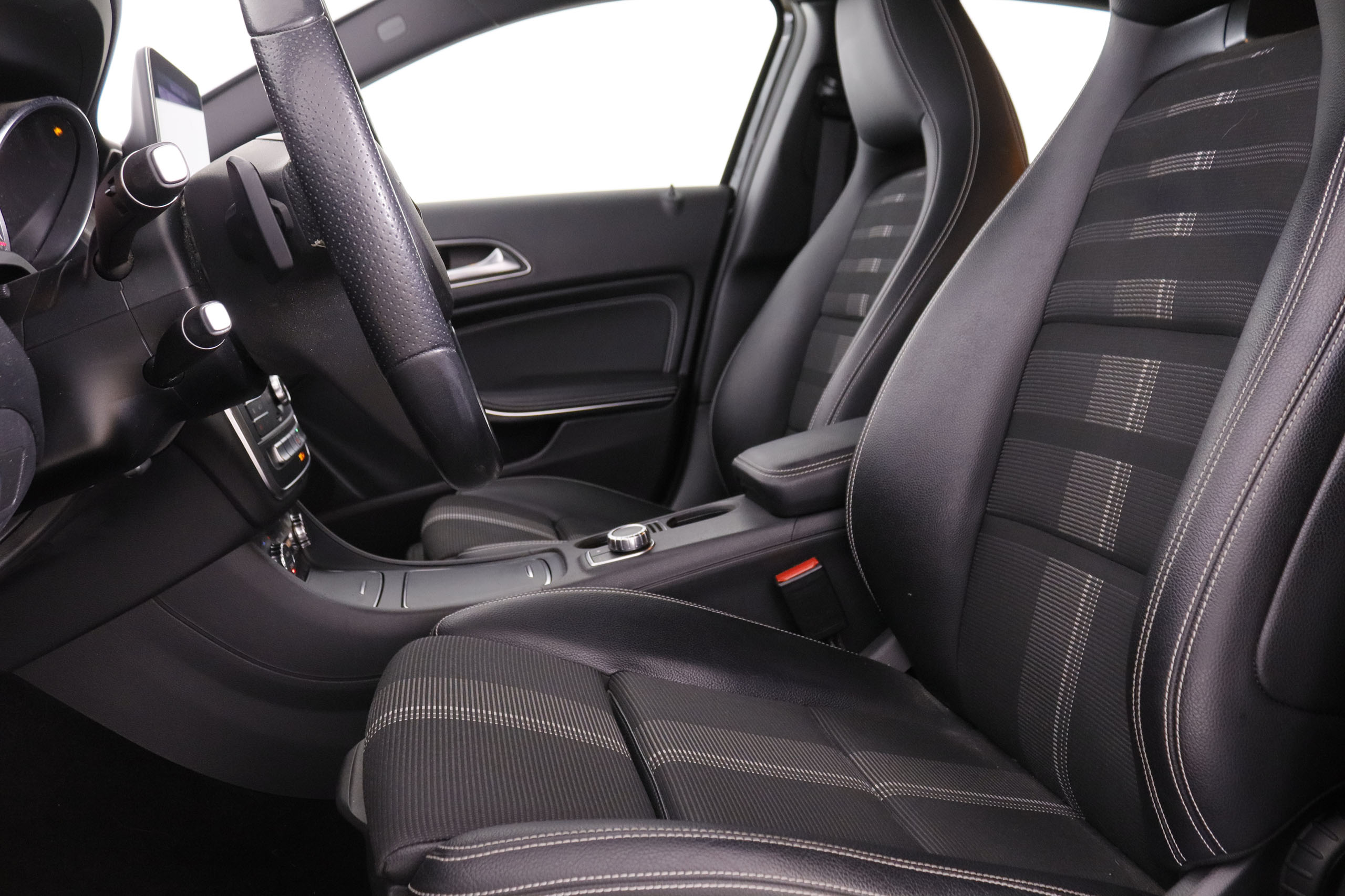 Mercedes-benz Gla 180 CLASE GLA 180 AUTO URBAN 122CV 5P # NAVY,FAROS LED,CAMARA TRASERA foto 21