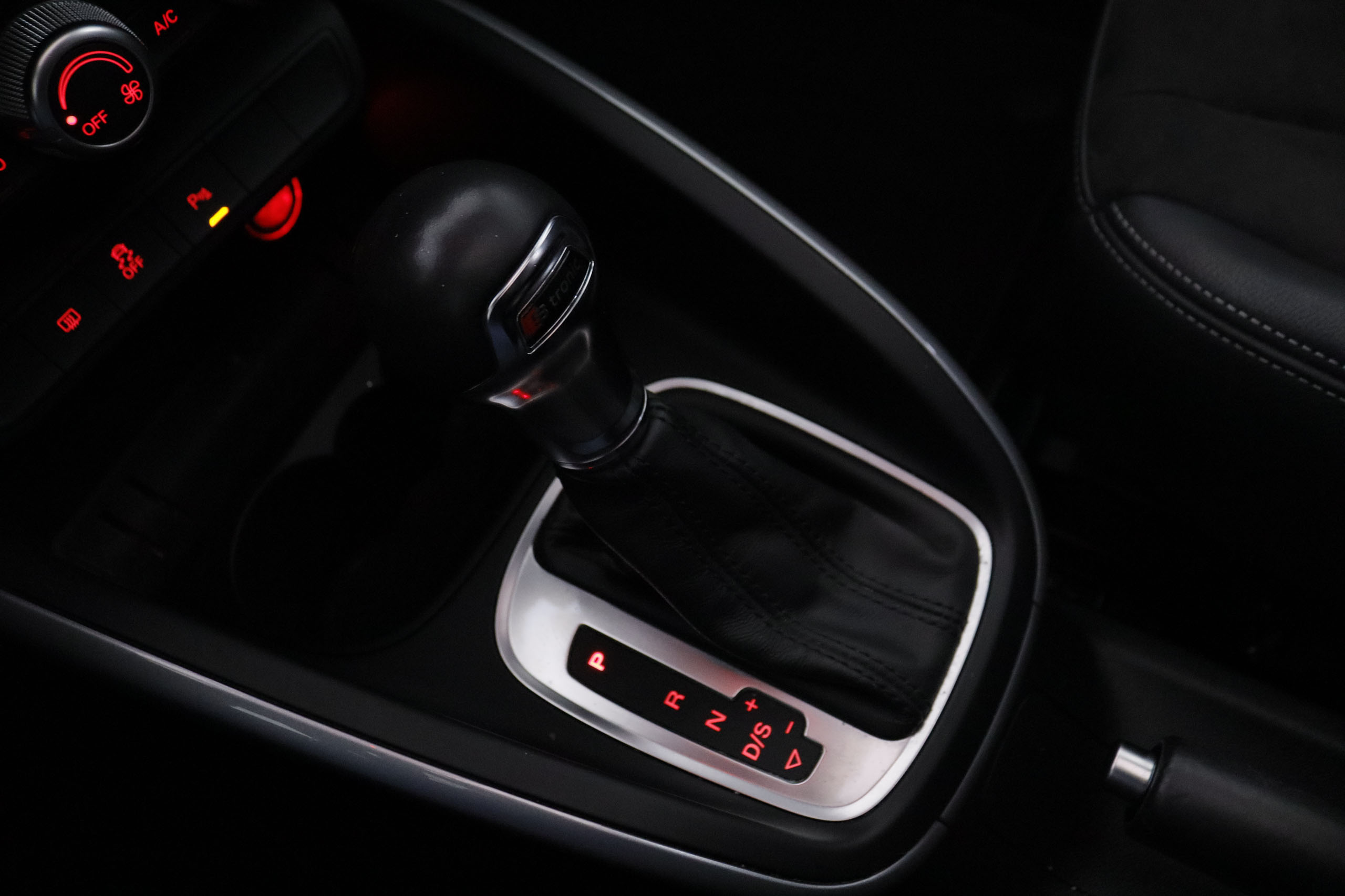 Audi A1 1.4 TFSI SPORTBACK SLINE AUTO 150CV 5P # TECHO ELECTRICO, NAVY, PARKTRONIC foto 24