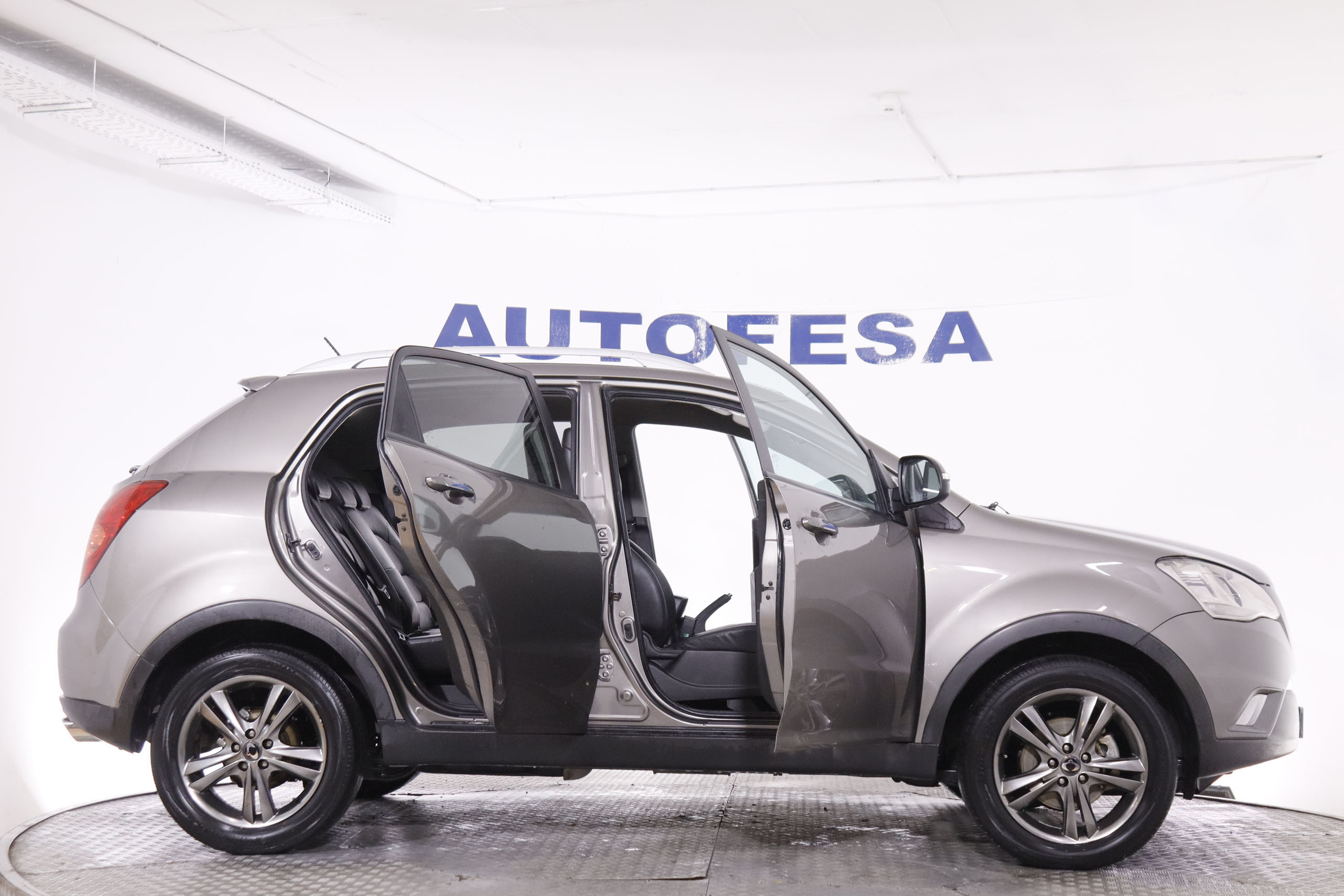 Ssangyong Korando 2.0 D20T LIMITED 4X2 175CV 5P # CUERO, PARKTRONIC foto 10