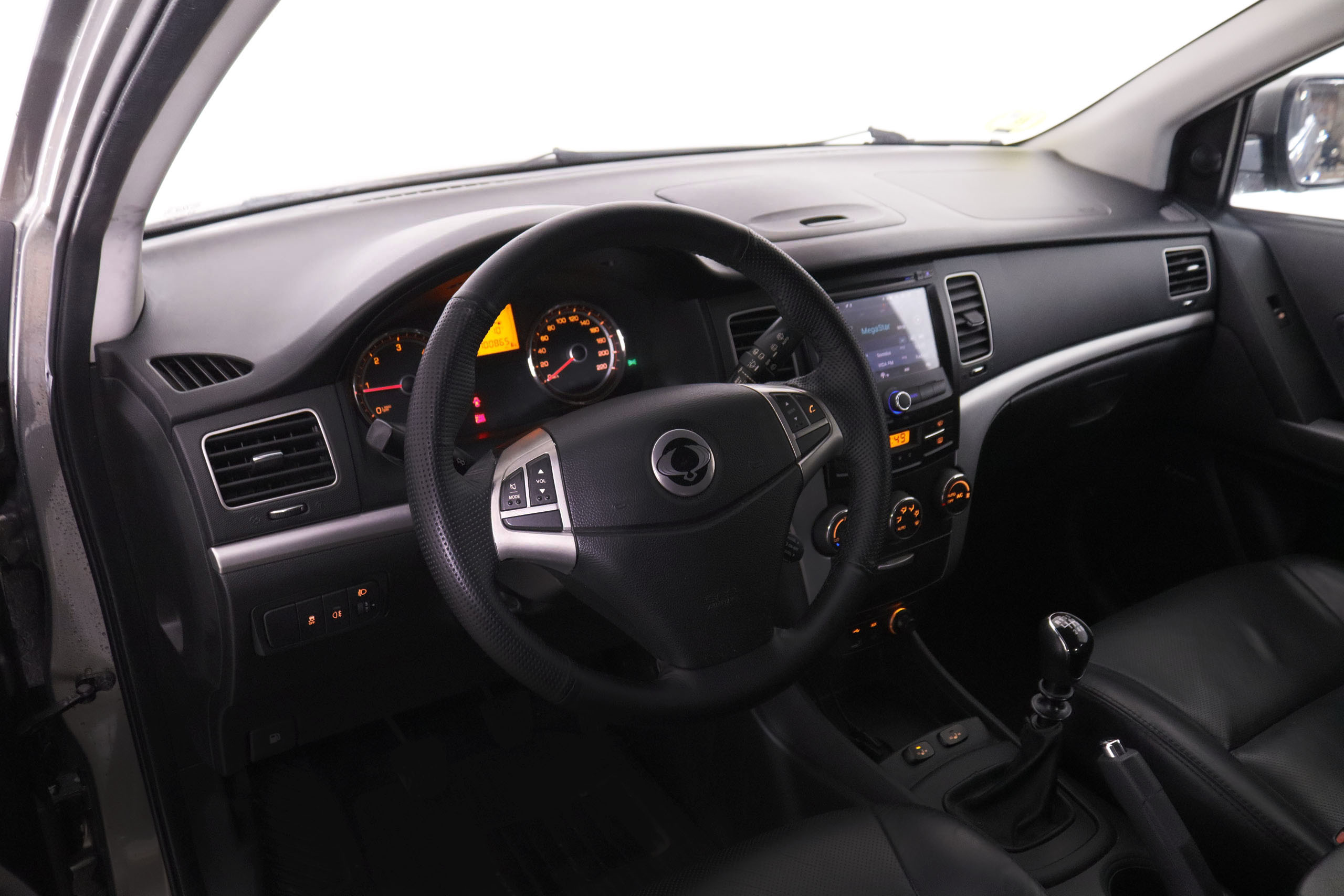 Ssangyong Korando 2.0 D20T LIMITED 4X2 175CV 5P # CUERO, PARKTRONIC foto 14