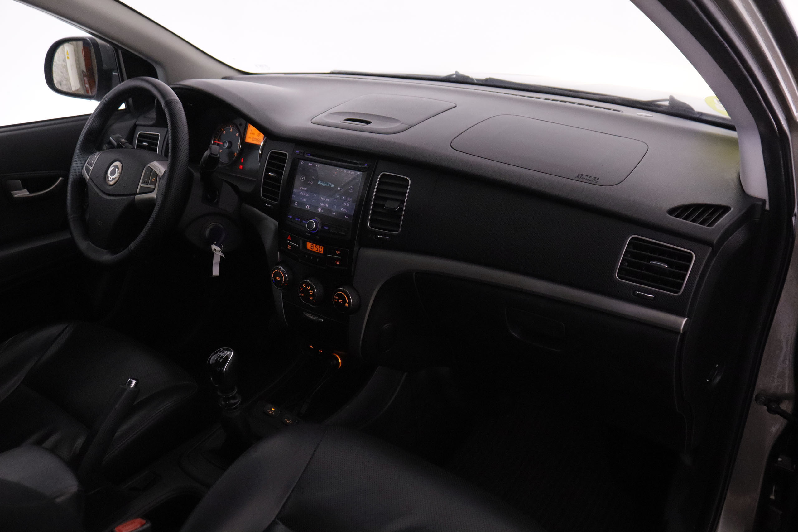 Ssangyong Korando 2.0 D20T LIMITED 4X2 175CV 5P # CUERO, PARKTRONIC foto 15