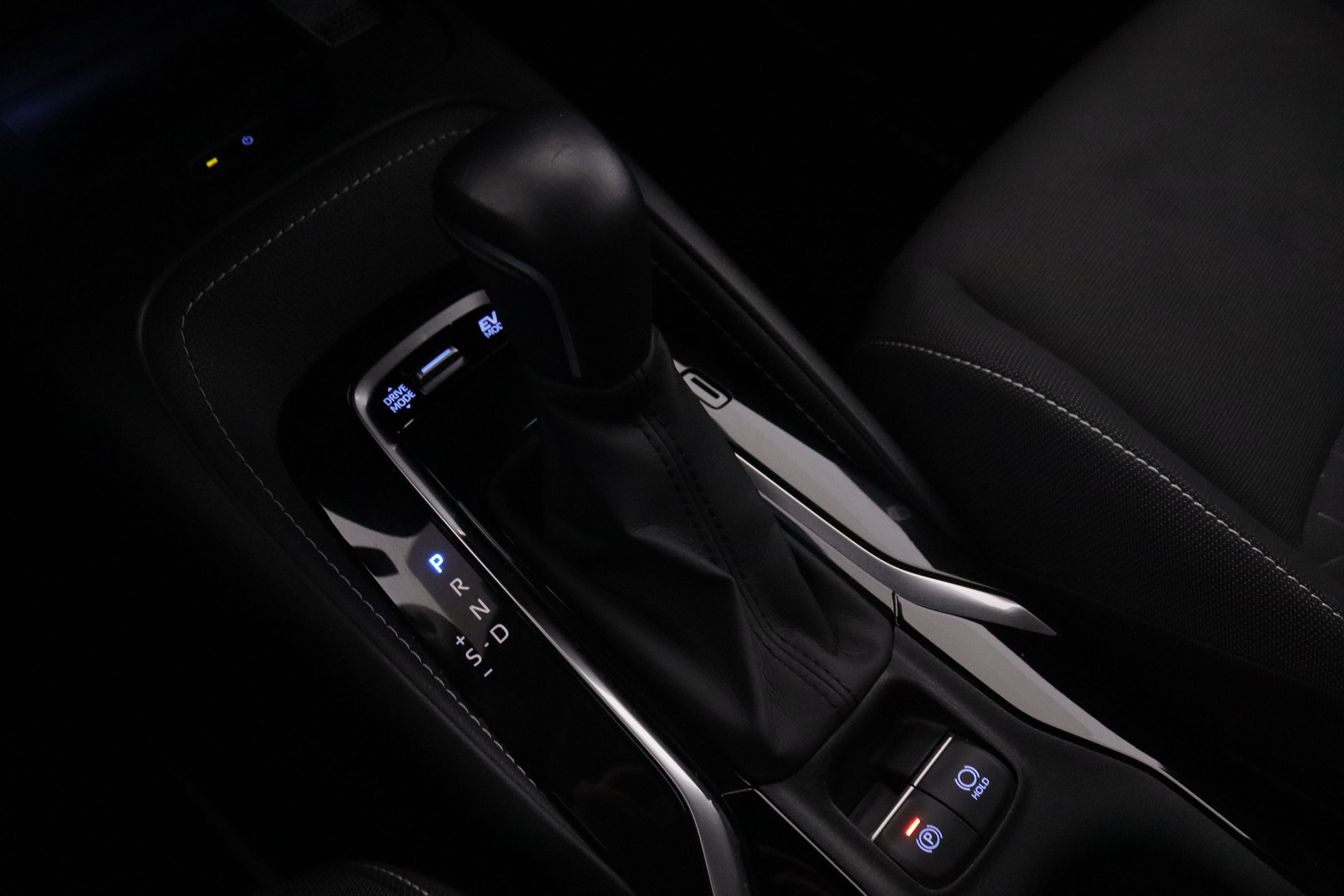 Toyota Corolla 2.0 HEV FEEL GO ECVT AUTO 180CV 5P # NAVY, PARKTRONIC foto 21