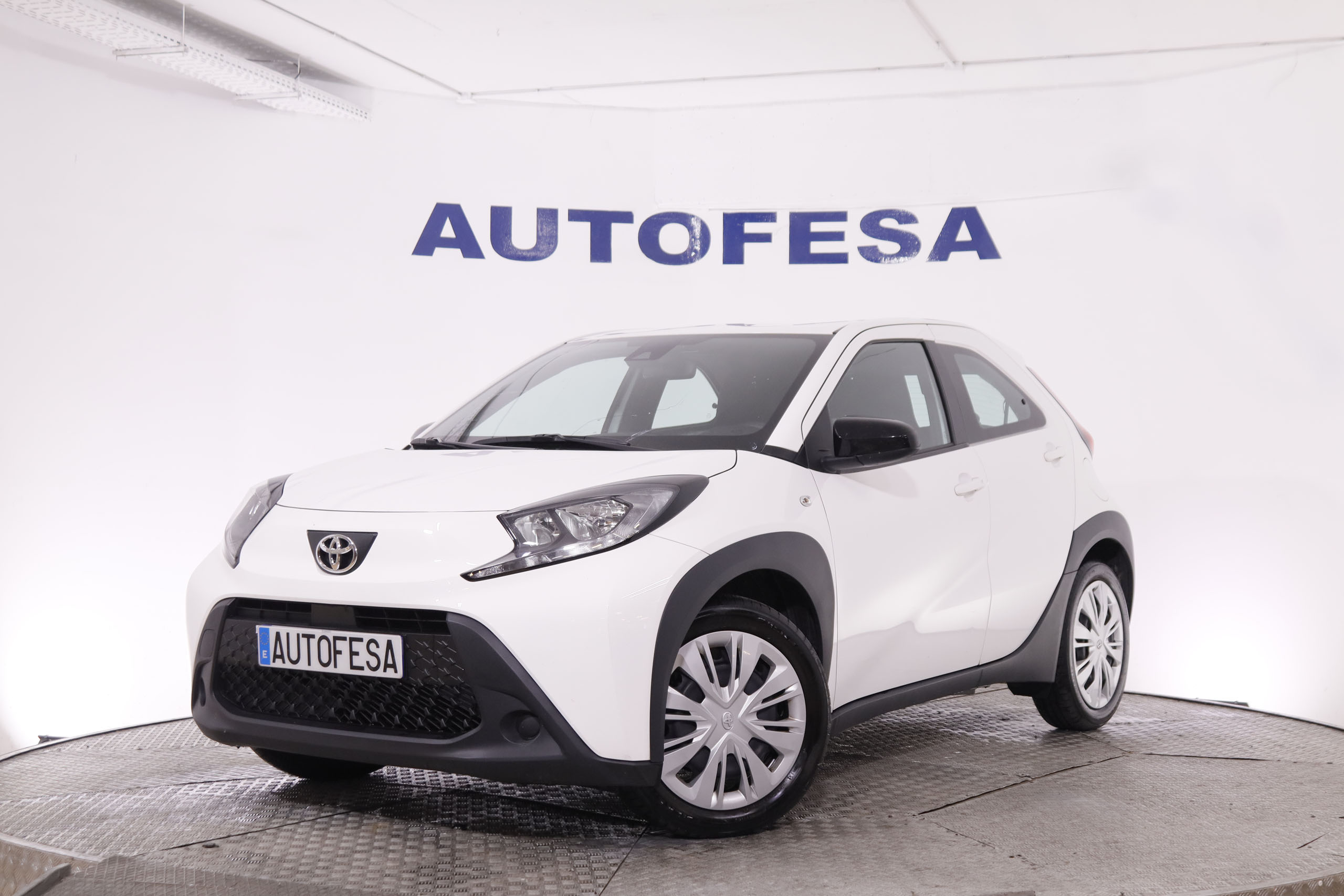 Toyota Aygo X 1.0 VVT DYNAMIC 72CV 5P # IVA DEDUCIBLE, GARANTIA FAB 08/2027,CAMARA TRASERA foto 1