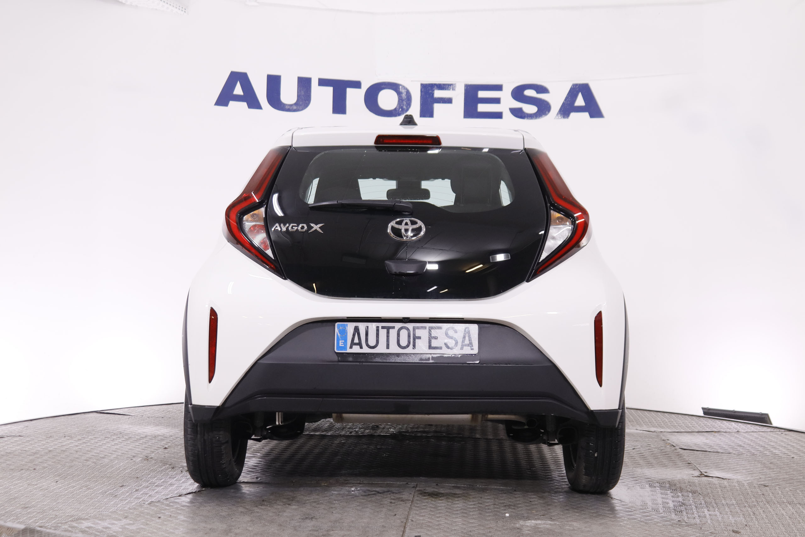 Toyota Aygo X 1.0 VVT DYNAMIC 72CV 5P # IVA DEDUCIBLE, GARANTIA FAB 08/2027,CAMARA TRASERA foto 2