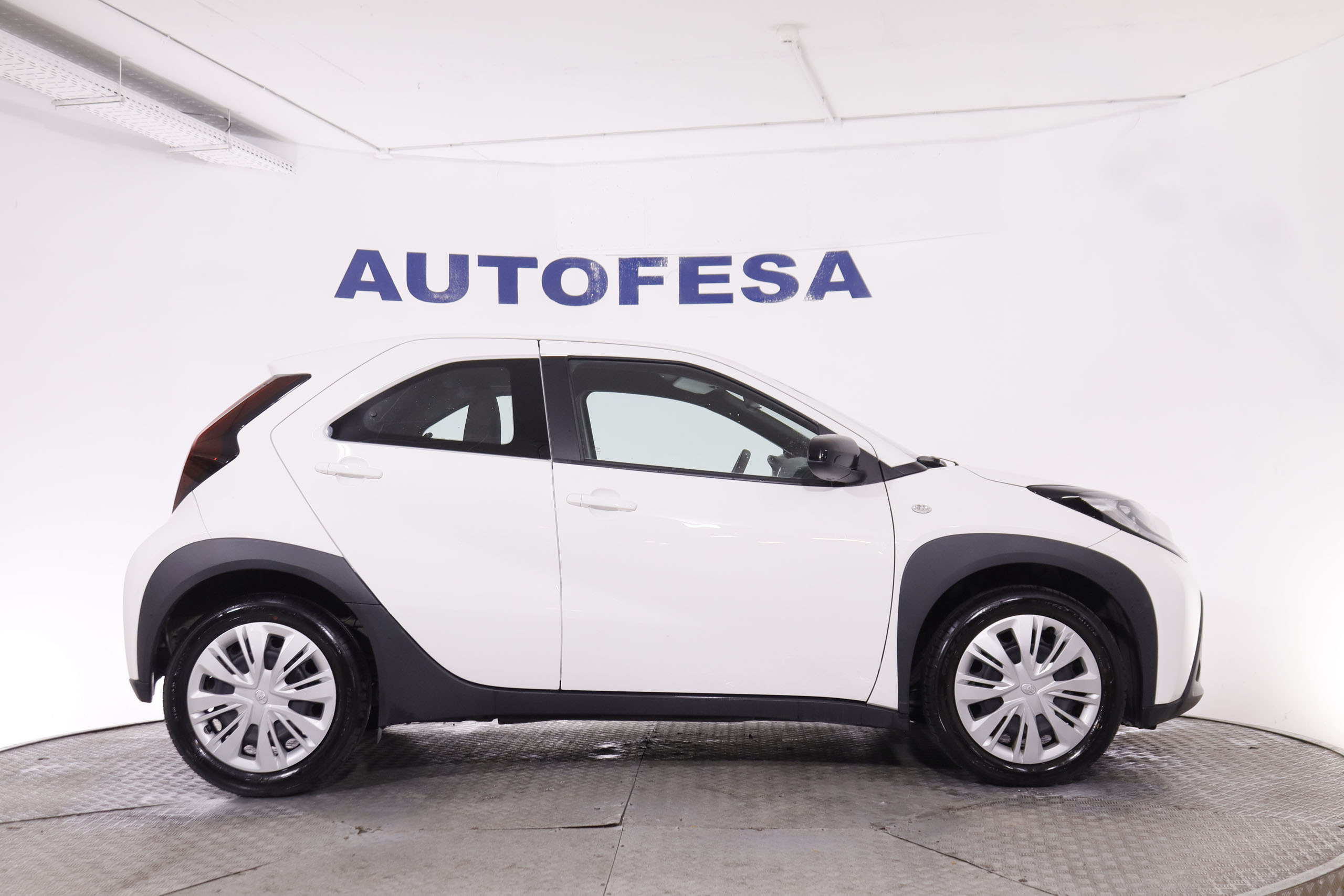 Toyota Aygo X 1.0 VVT DYNAMIC 72CV 5P # IVA DEDUCIBLE, GARANTIA FAB 08/2027,CAMARA TRASERA foto 7